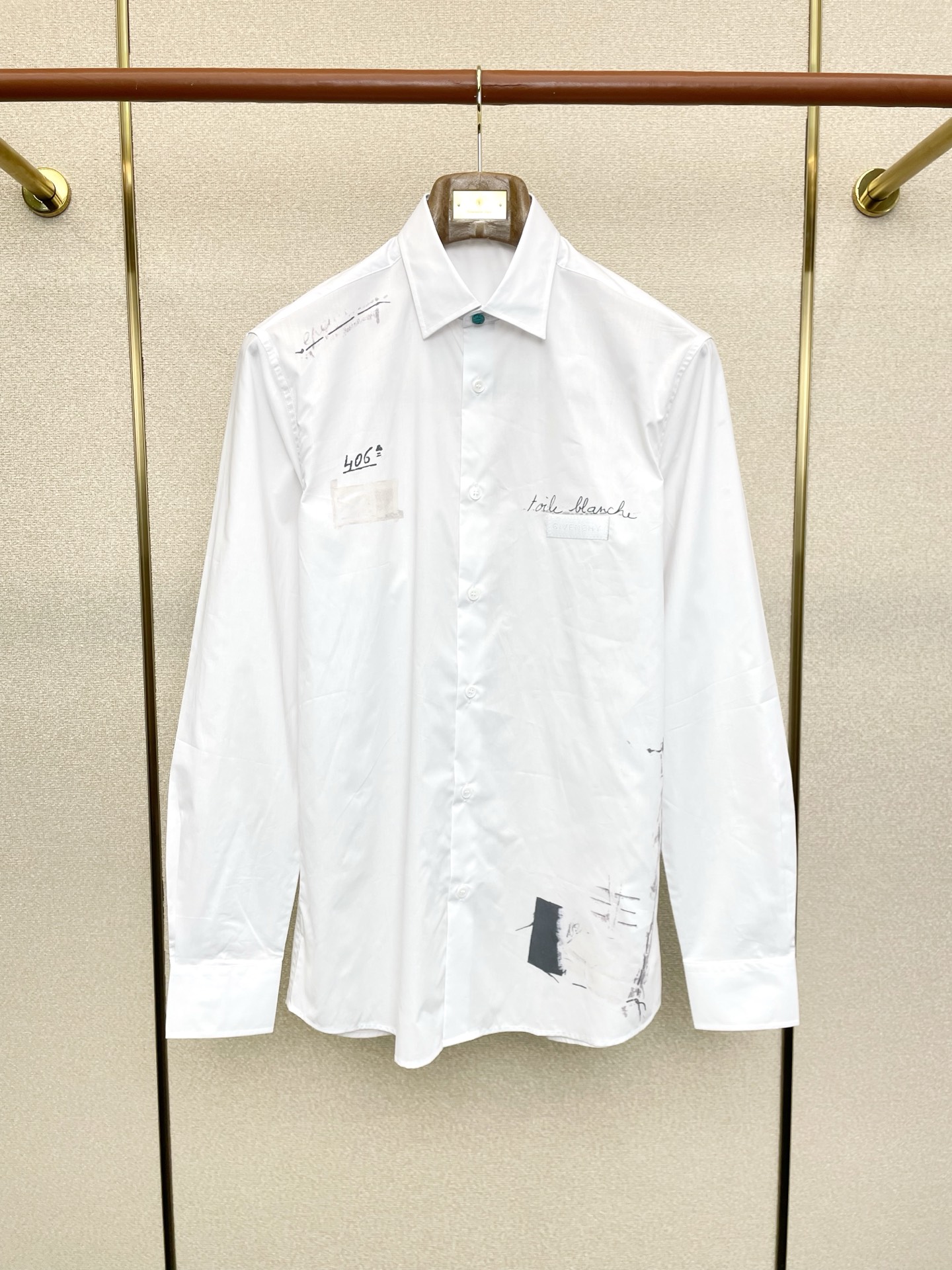 NO:611808,.Givenchy Givenchy’s new style is a must-have!  New original men's casual shirt, high-end customization, high-end version, fashionable and versatile, popular imported fabrics, super soft and delicate to the touch, skin-friendly and comfortable to wear, high-end boutique, the upper body is finely made by the factory, very good, a must-have item for men, complete with three standards, size S-2XL,,givenchy,givenchy,shirts,alexander wang19860909.Givenchy纪梵希砸锅卖铁都要上的新款！新款原单男士休闲衬衫 高端定制 高端版本 时尚百搭爆款进口面料 手感超柔软细腻 穿着亲肤舒适 高端精品 代工厂精细做上身非常赞 男士必备单品 三标齐全 码数S-2XL,,givenchy,givenchy,shirts,alexander wang,Men's clothing