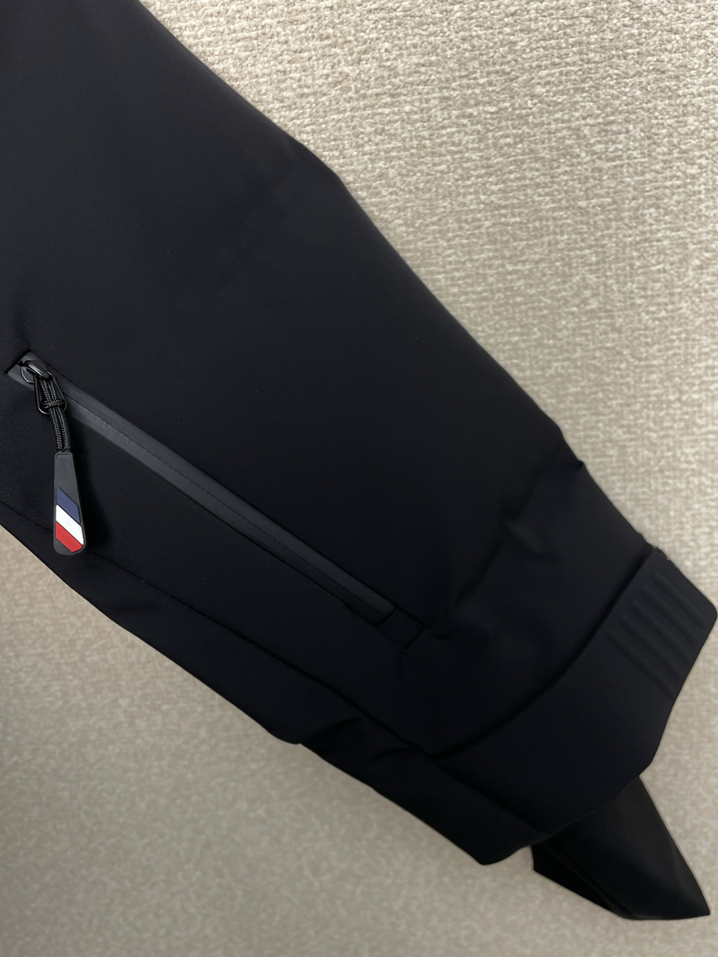 。羽绒服- Moncler蒙口💥砸锅卖铁都要上的新款！新款羽绒服 贸易公司渠道稀出，降温天气必备的保暖单