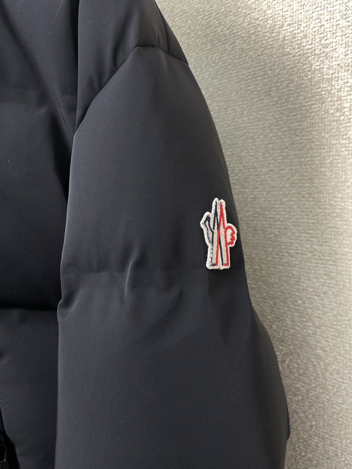 。羽绒服- Moncler蒙口💥砸锅卖铁都要上的新款！新款羽绒服 贸易公司渠道稀出，降温天气必备的保暖单