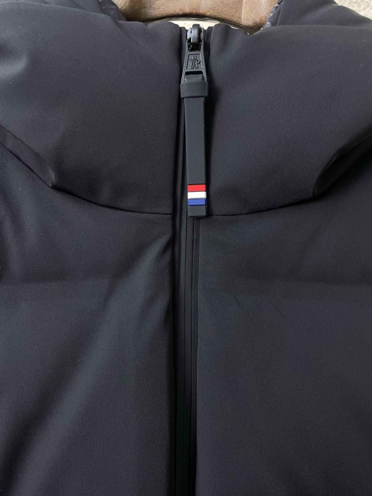 。羽绒服- Moncler蒙口💥砸锅卖铁都要上的新款！新款羽绒服 贸易公司渠道稀出，降温天气必备的保暖单