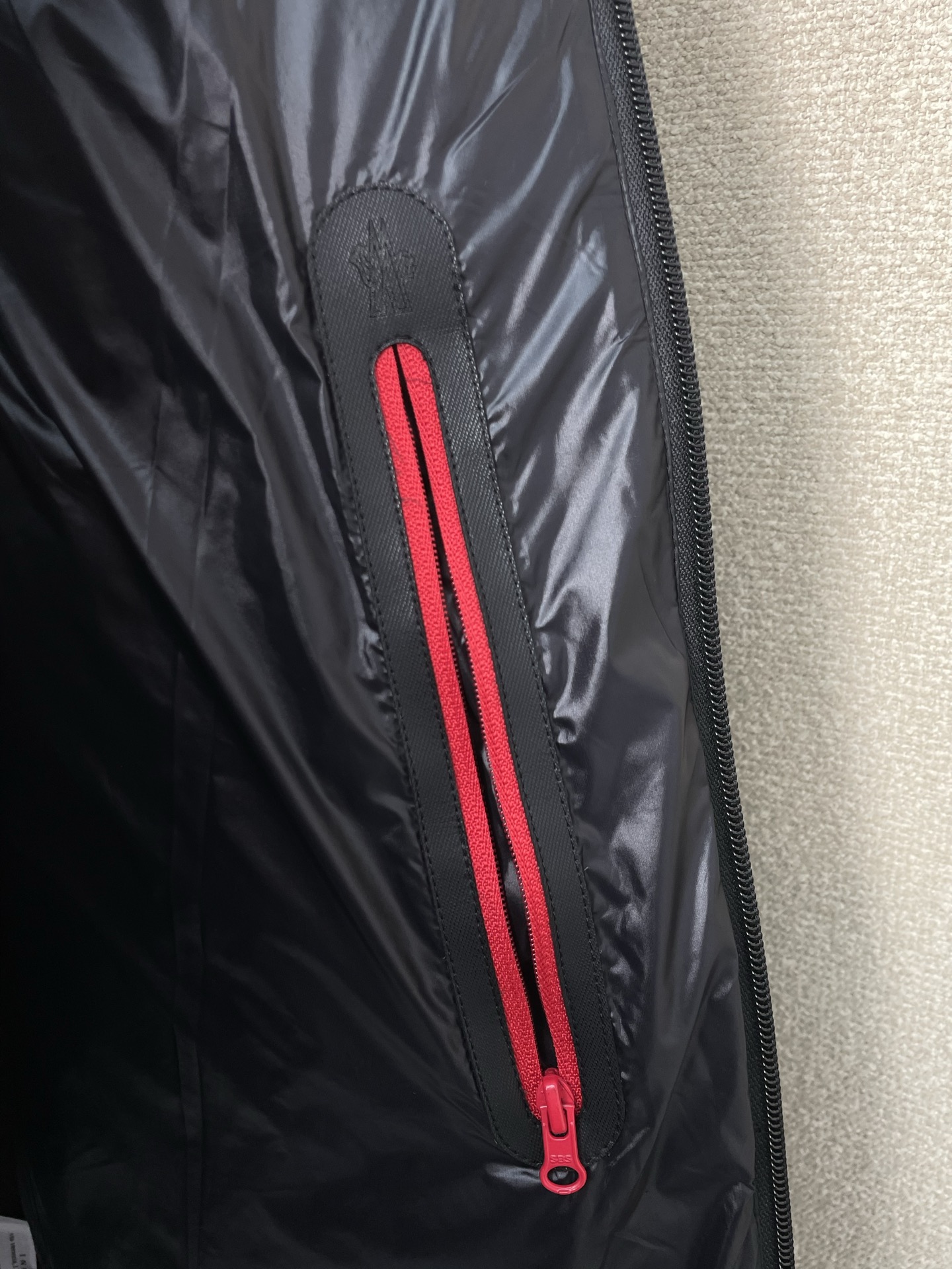 。羽绒服- Moncler蒙口💥砸锅卖铁都要上的新款！新款羽绒服 贸易公司渠道稀出，降温天气必备的保暖单