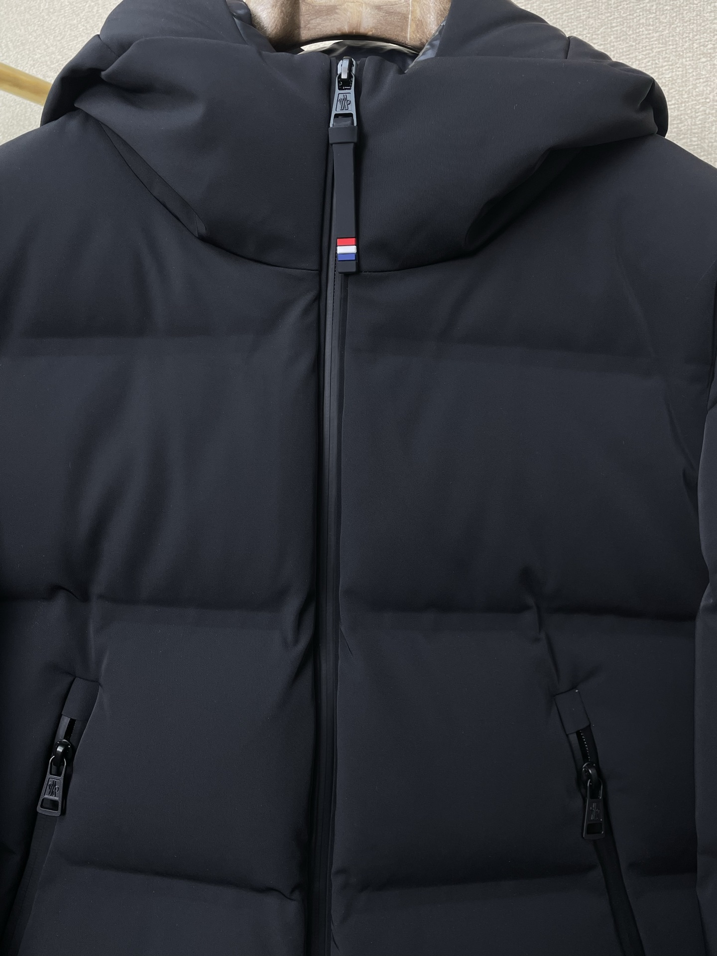 。羽绒服- Moncler蒙口💥砸锅卖铁都要上的新款！新款羽绒服 贸易公司渠道稀出，降温天气必备的保暖单