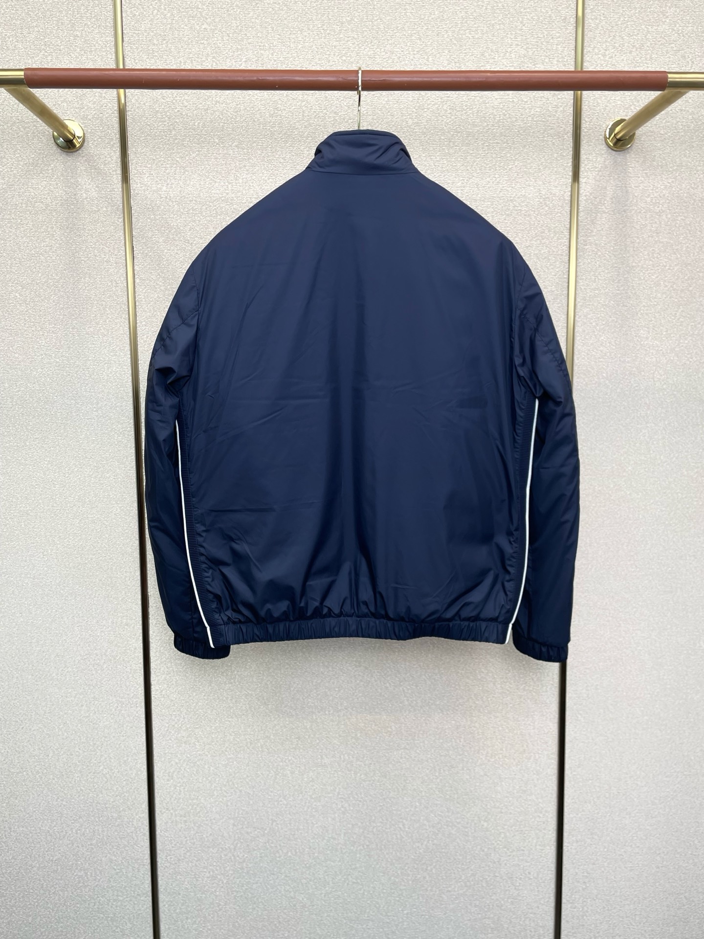 。羽绒服- Moncler蒙口💥砸锅卖铁都要上的新款！新款羽绒服 贸易公司渠道稀出，降温天气必备的保暖单