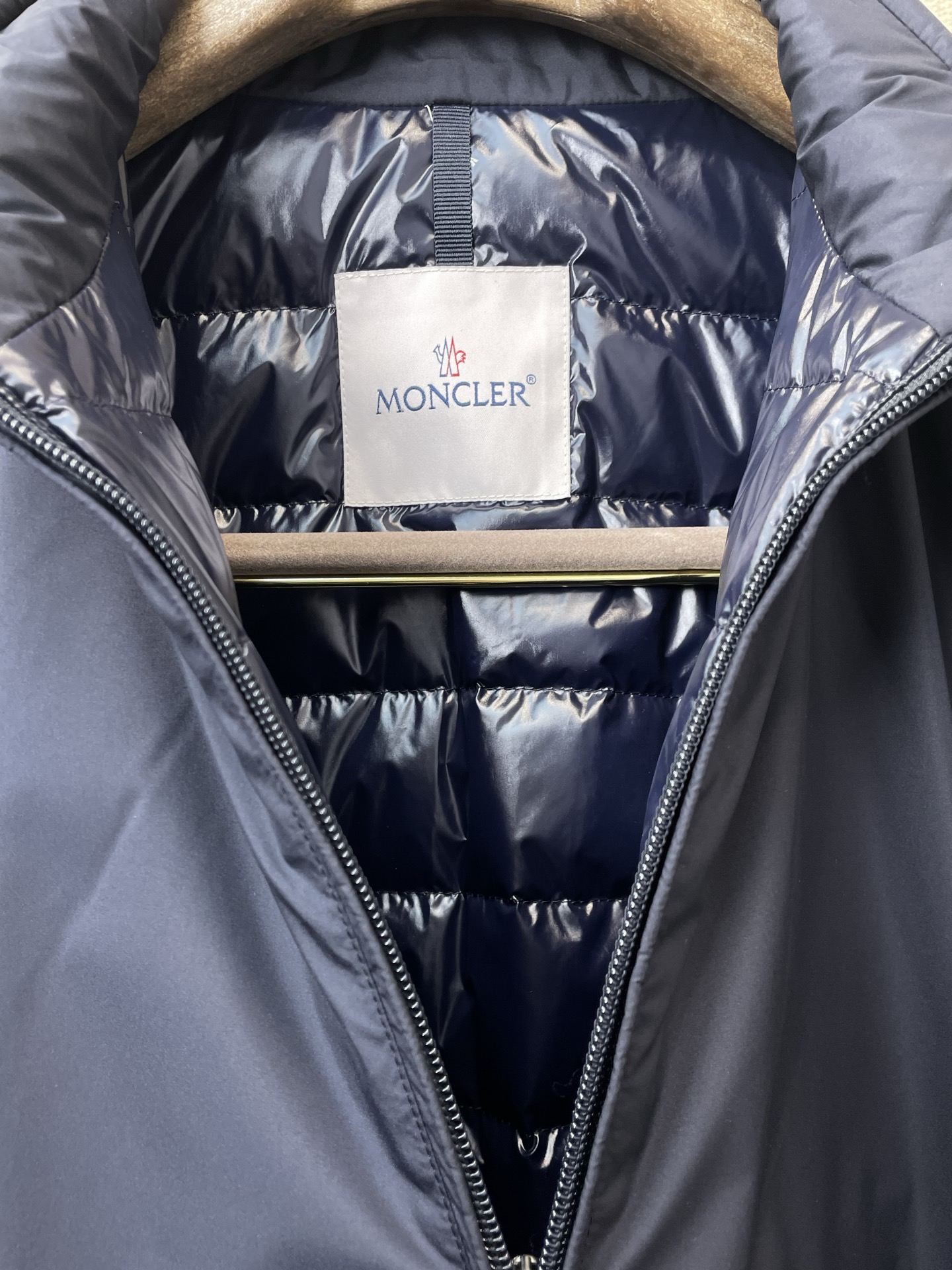 。羽绒服- Moncler蒙口💥砸锅卖铁都要上的新款！新款羽绒服 贸易公司渠道稀出，降温天气必备的保暖单