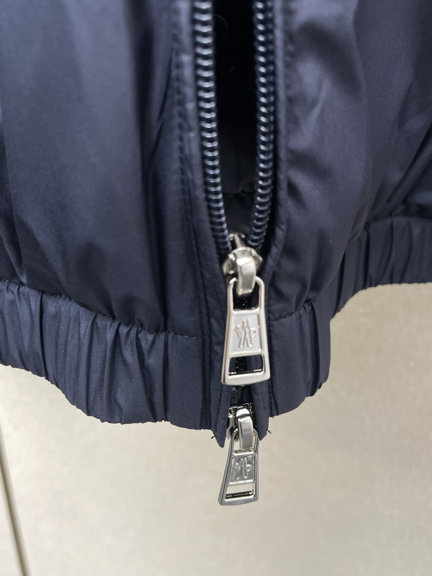 。羽绒服- Moncler蒙口💥砸锅卖铁都要上的新款！新款羽绒服 贸易公司渠道稀出，降温天气必备的保暖单