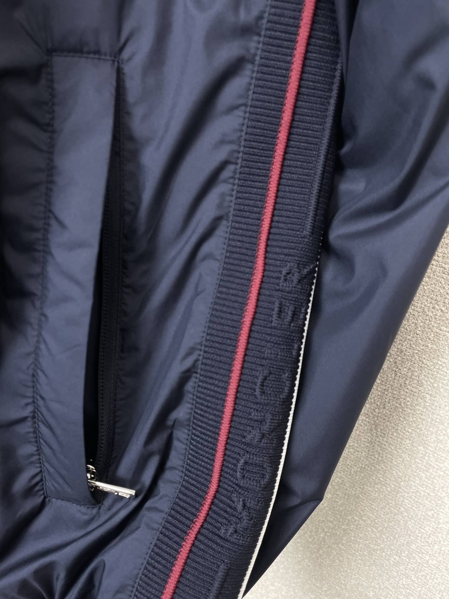 。羽绒服- Moncler蒙口💥砸锅卖铁都要上的新款！新款羽绒服 贸易公司渠道稀出，降温天气必备的保暖单