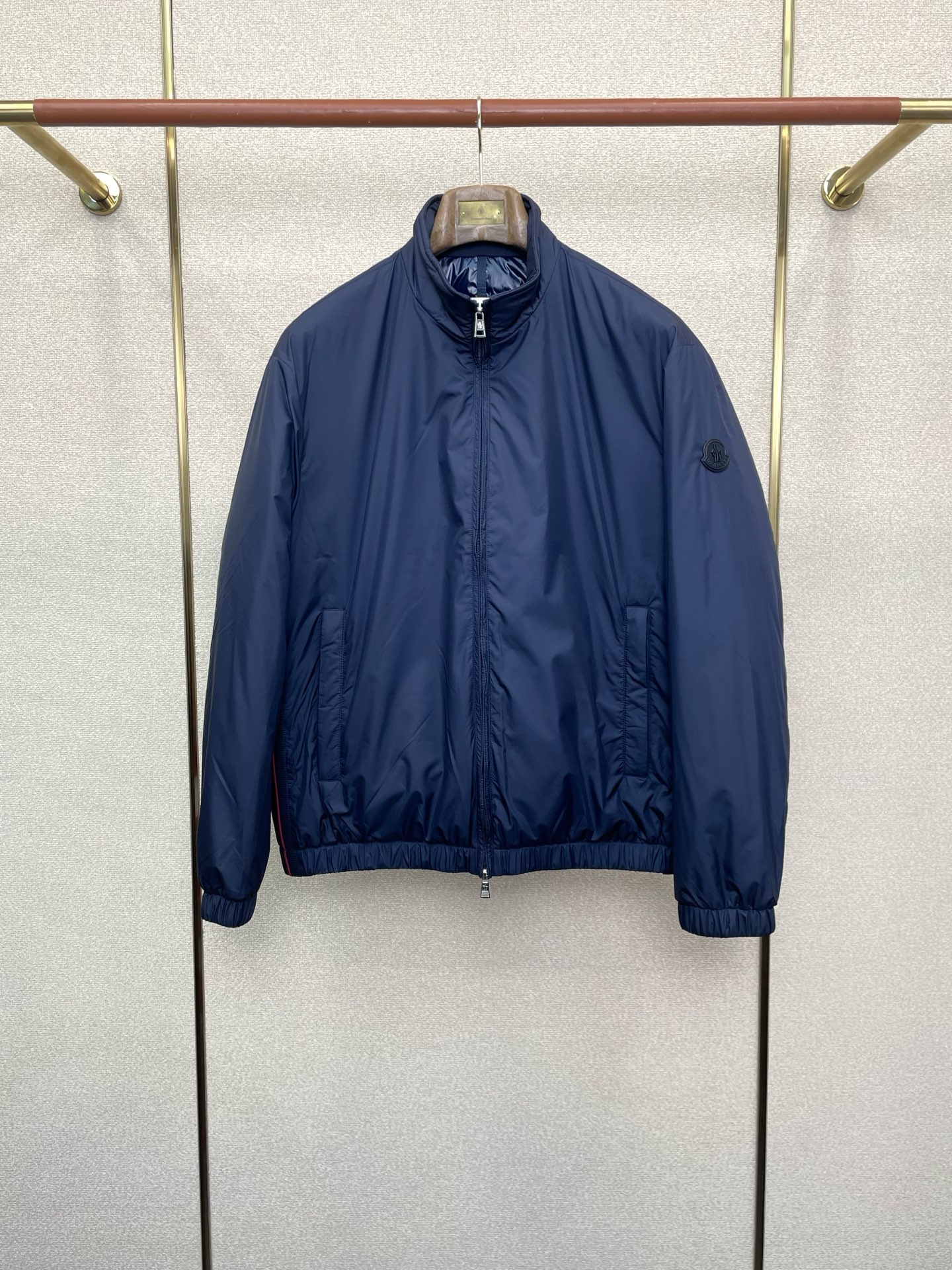 。羽绒服- Moncler蒙口💥砸锅卖铁都要上的新款！新款羽绒服 贸易公司渠道稀出，降温天气必备的保暖单