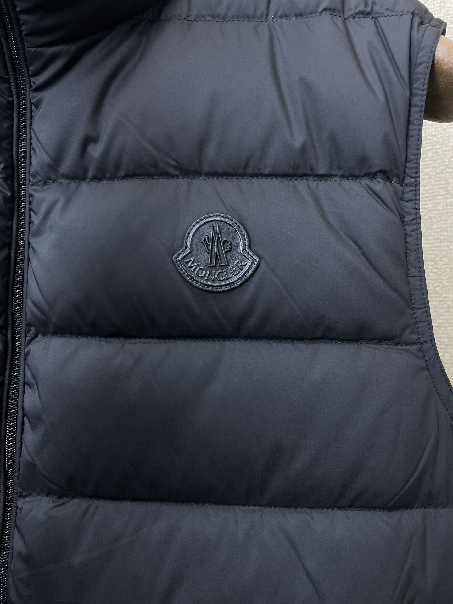 。羽绒服- Moncler蒙口💥砸锅卖铁都要上的新款！新款羽绒马甲 贸易公司渠道稀出，降温天气必备的保暖