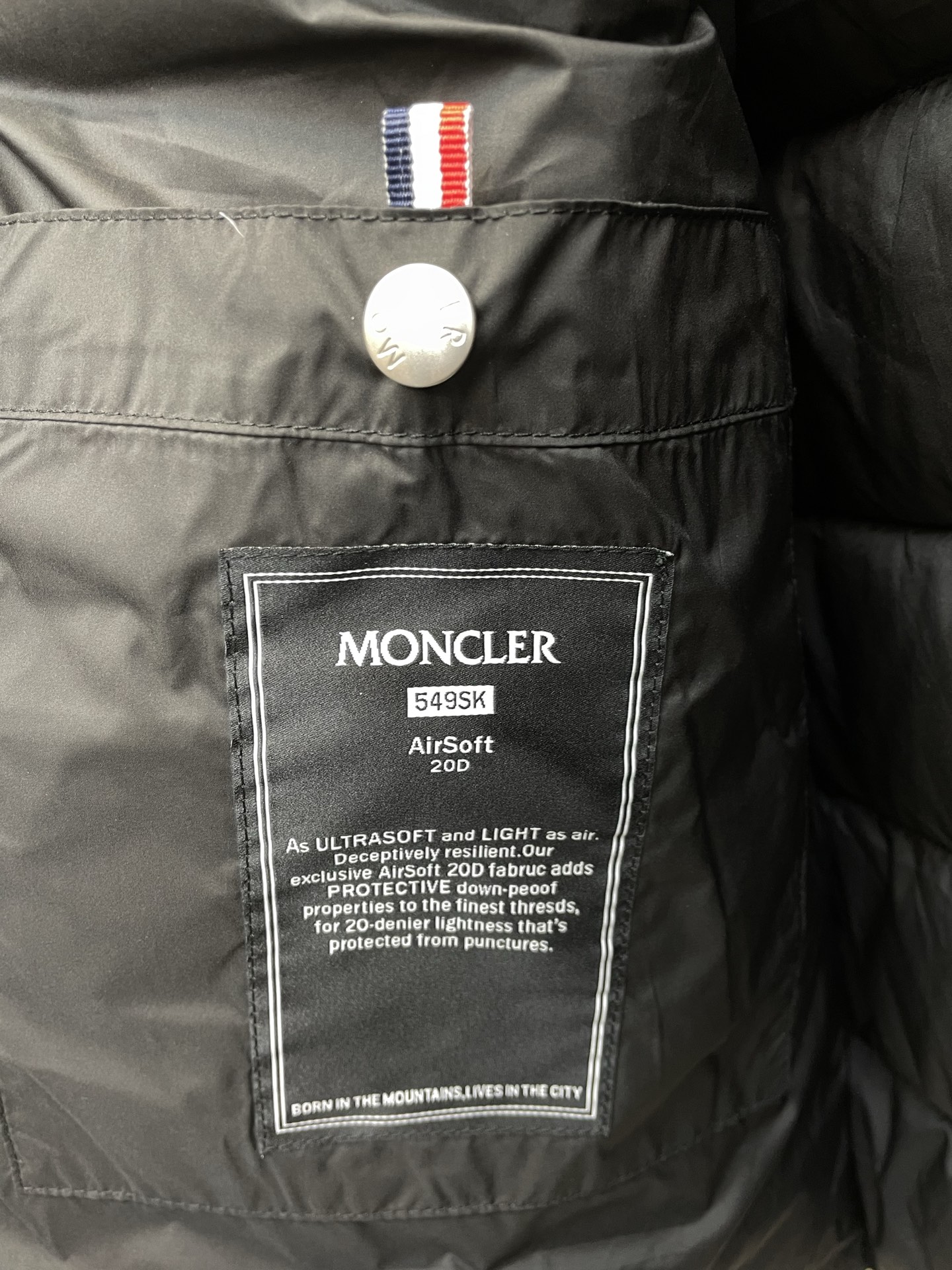 。羽绒服- Moncler蒙口💥砸锅卖铁都要上的新款！新款羽绒马甲 贸易公司渠道稀出，降温天气必备的保暖