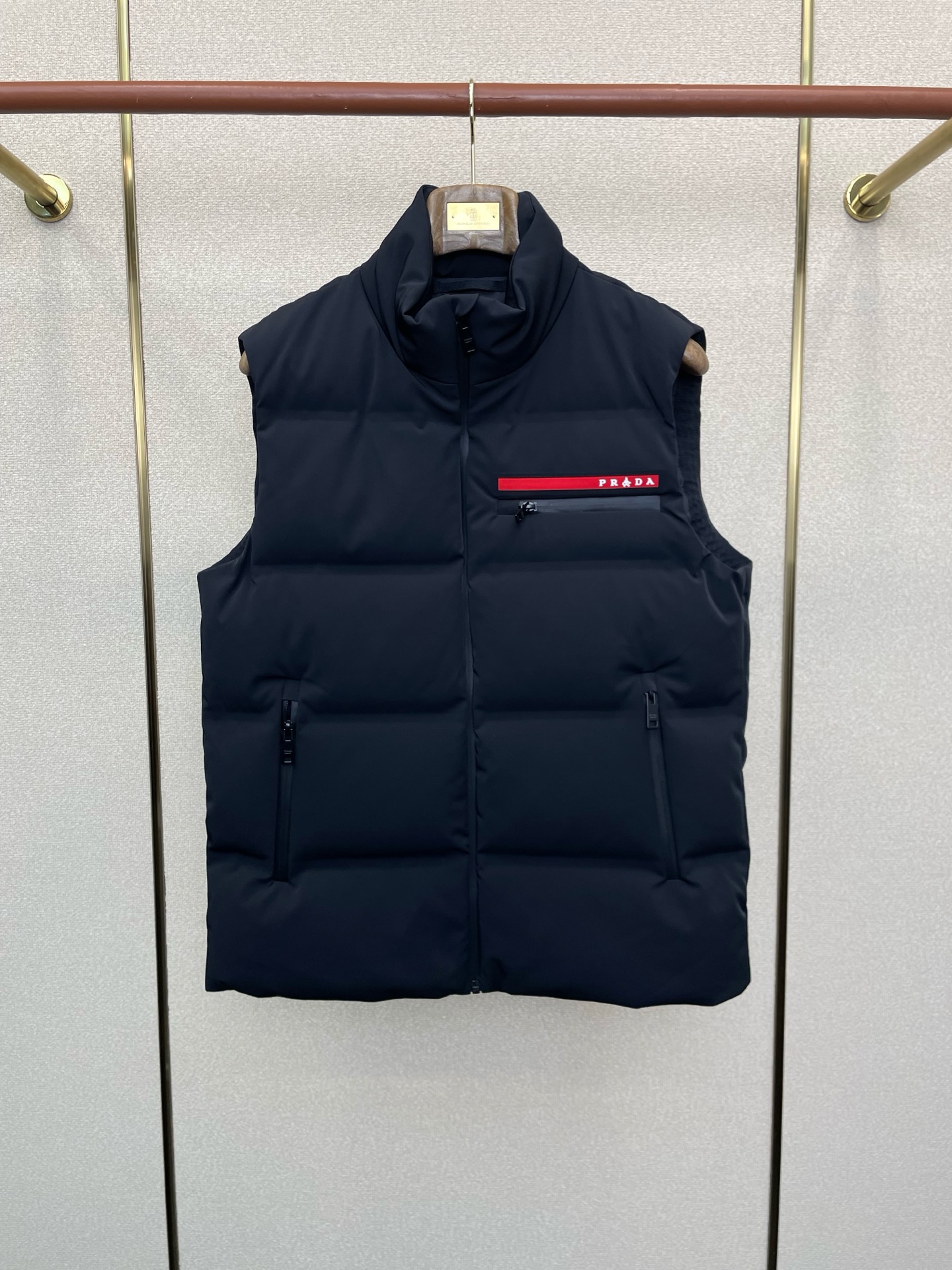 。羽绒服- Moncler蒙口💥砸锅卖铁都要上的新款！新款羽绒服 贸易公司渠道稀出，降温天气必备的保暖单