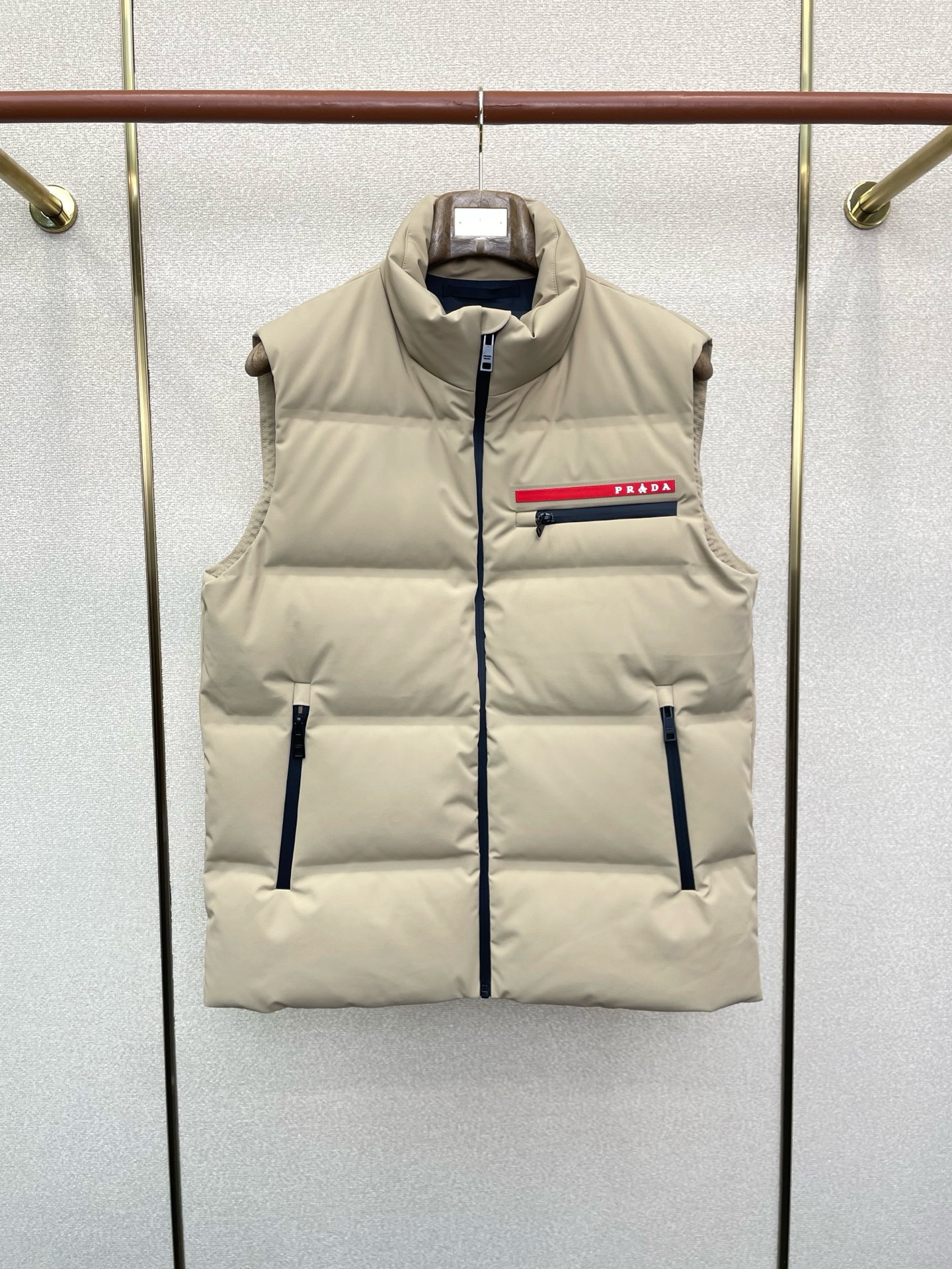 。羽绒服- Moncler蒙口💥砸锅卖铁都要上的新款！新款羽绒服 贸易公司渠道稀出，降温天气必备的保暖单