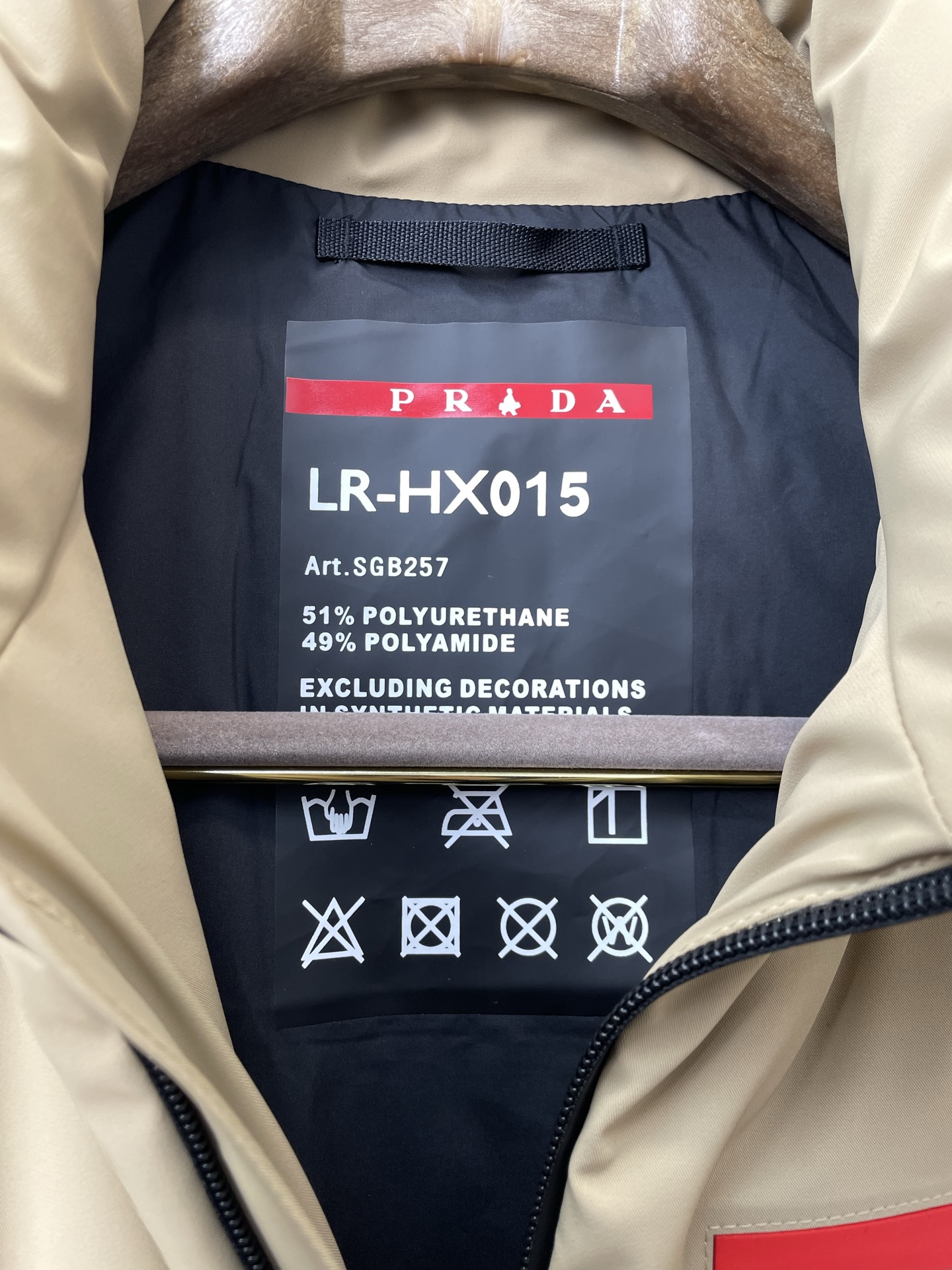 。羽绒服- Moncler蒙口💥砸锅卖铁都要上的新款！新款羽绒服 贸易公司渠道稀出，降温天气必备的保暖单