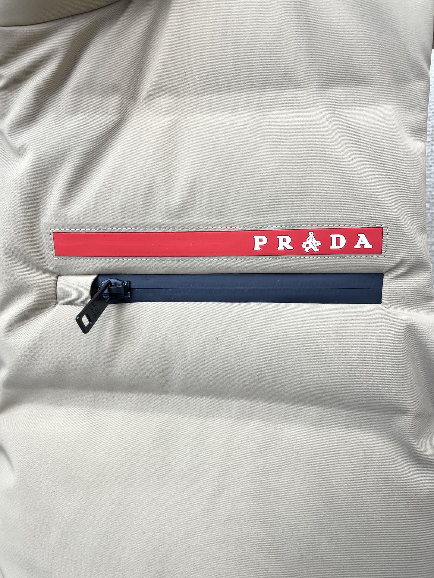 。羽绒服- Moncler蒙口💥砸锅卖铁都要上的新款！新款羽绒服 贸易公司渠道稀出，降温天气必备的保暖单