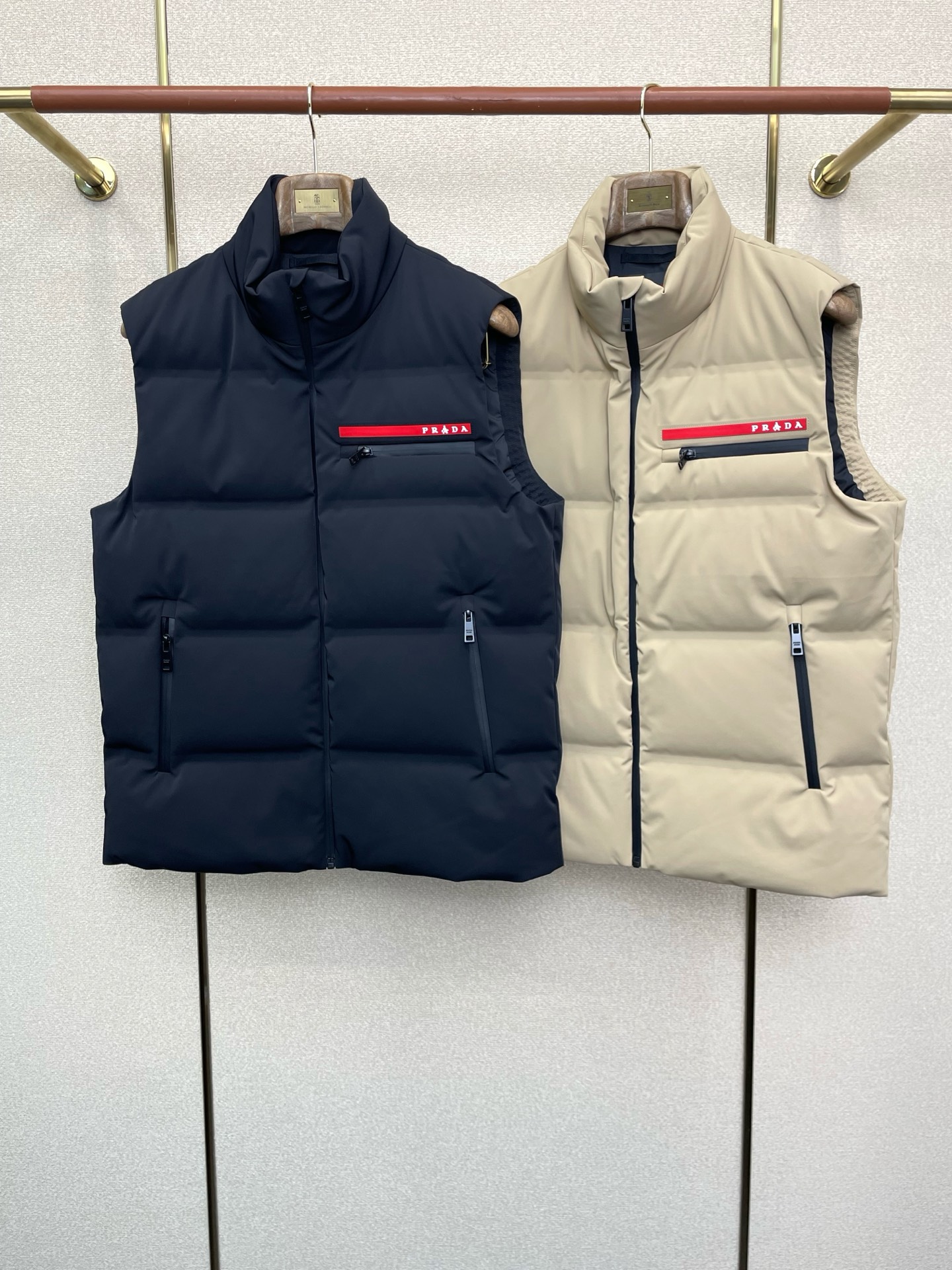 。羽绒服- Moncler蒙口💥砸锅卖铁都要上的新款！新款羽绒服 贸易公司渠道稀出，降温天气必备的保暖单