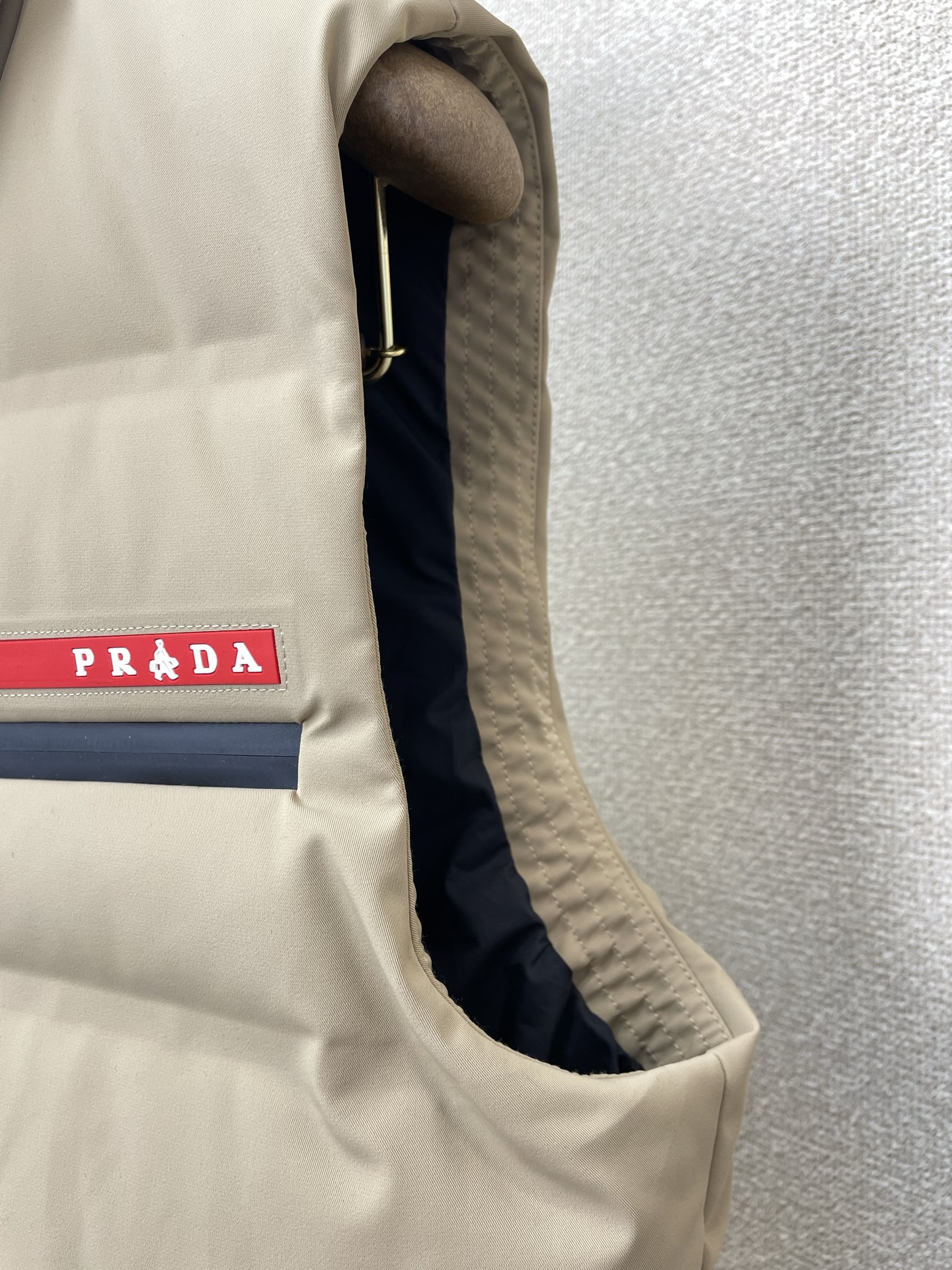 。羽绒服- Moncler蒙口💥砸锅卖铁都要上的新款！新款羽绒服 贸易公司渠道稀出，降温天气必备的保暖单