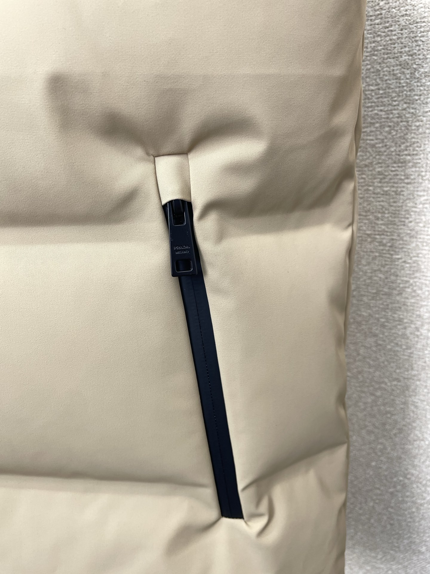 。羽绒服- Moncler蒙口💥砸锅卖铁都要上的新款！新款羽绒服 贸易公司渠道稀出，降温天气必备的保暖单