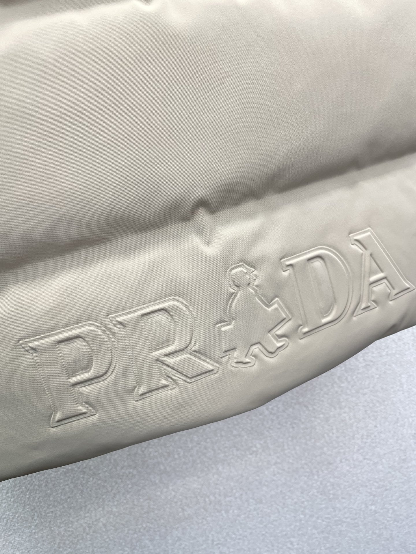 。羽绒服- Moncler蒙口💥砸锅卖铁都要上的新款！新款羽绒服 贸易公司渠道稀出，降温天气必备的保暖单