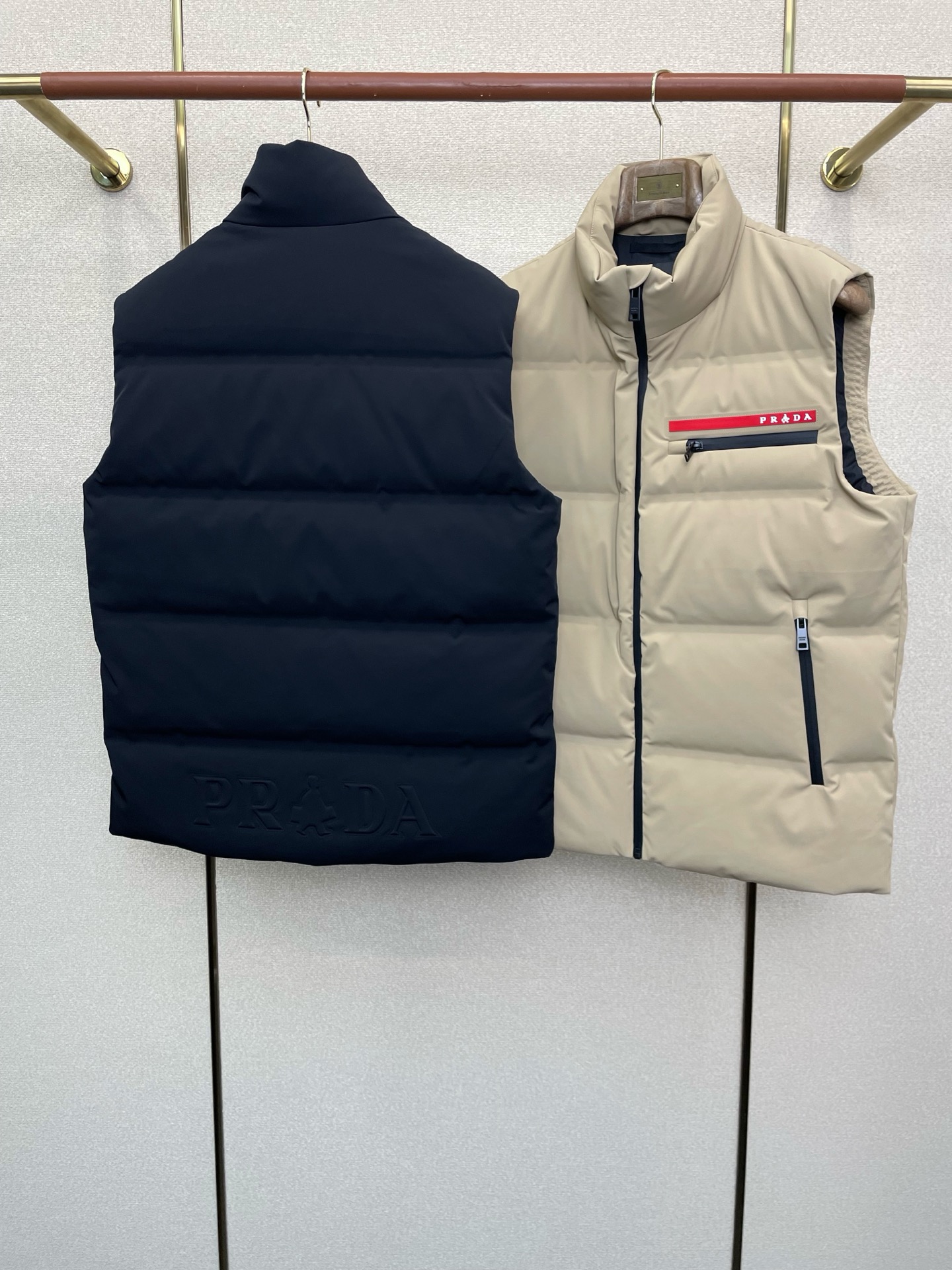 。羽绒服- Moncler蒙口💥砸锅卖铁都要上的新款！新款羽绒服 贸易公司渠道稀出，降温天气必备的保暖单