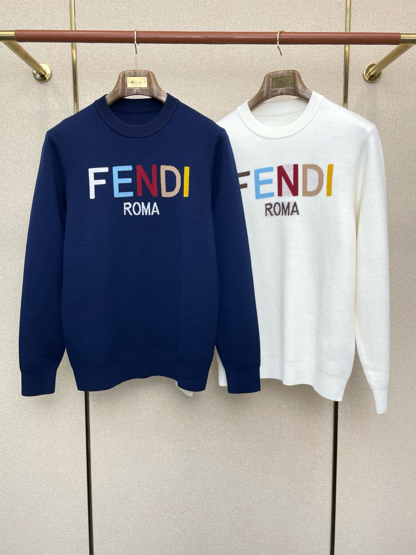 NO:598049,.FENDI Fendi exclusively provides new original men's casual sweaters, high-end customization, high-end version, fashionable and versatile imported fabrics, super soft and delicate to the touch, skin-friendly and comfortable to wear, high-end boutique, the upper body is exquisitely made by the factory, a must-have item for men, complete with three standards, size M-3XL,,fendi,fendi,sweaters,alexander wang19860909.FENDI芬迪独家专供新款原单男士休闲毛衣 高端定制 高端版本 时尚百搭爆款进口面料 手感超柔软细腻 穿着亲肤舒适 高端精品 代工厂精细做上身非常赞 男士必备单品 三标齐全 码数M-3XL,,fendi,fendi,sweaters,alexander wang,Men's clothing