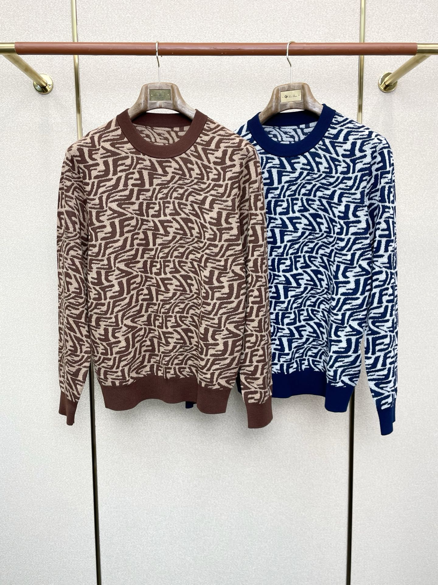 NO:598043,.FENDI Fendi exclusively provides new original men's casual sweaters, high-end customization, high-end version, fashionable and versatile imported fabrics, super soft and delicate to the touch, skin-friendly and comfortable to wear, high-end boutique, the upper body is exquisitely made by the factory, a must-have item for men, complete with three standards, size M-3XL,,fendi,fendi,sweaters,alexander wang19860909.FENDI芬迪独家专供新款原单男士休闲毛衣 高端定制 高端版本 时尚百搭爆款进口面料 手感超柔软细腻 穿着亲肤舒适 高端精品 代工厂精细做上身非常赞 男士必备单品 三标齐全 码数M-3XL,,fendi,fendi,sweaters,alexander wang,Men's clothing