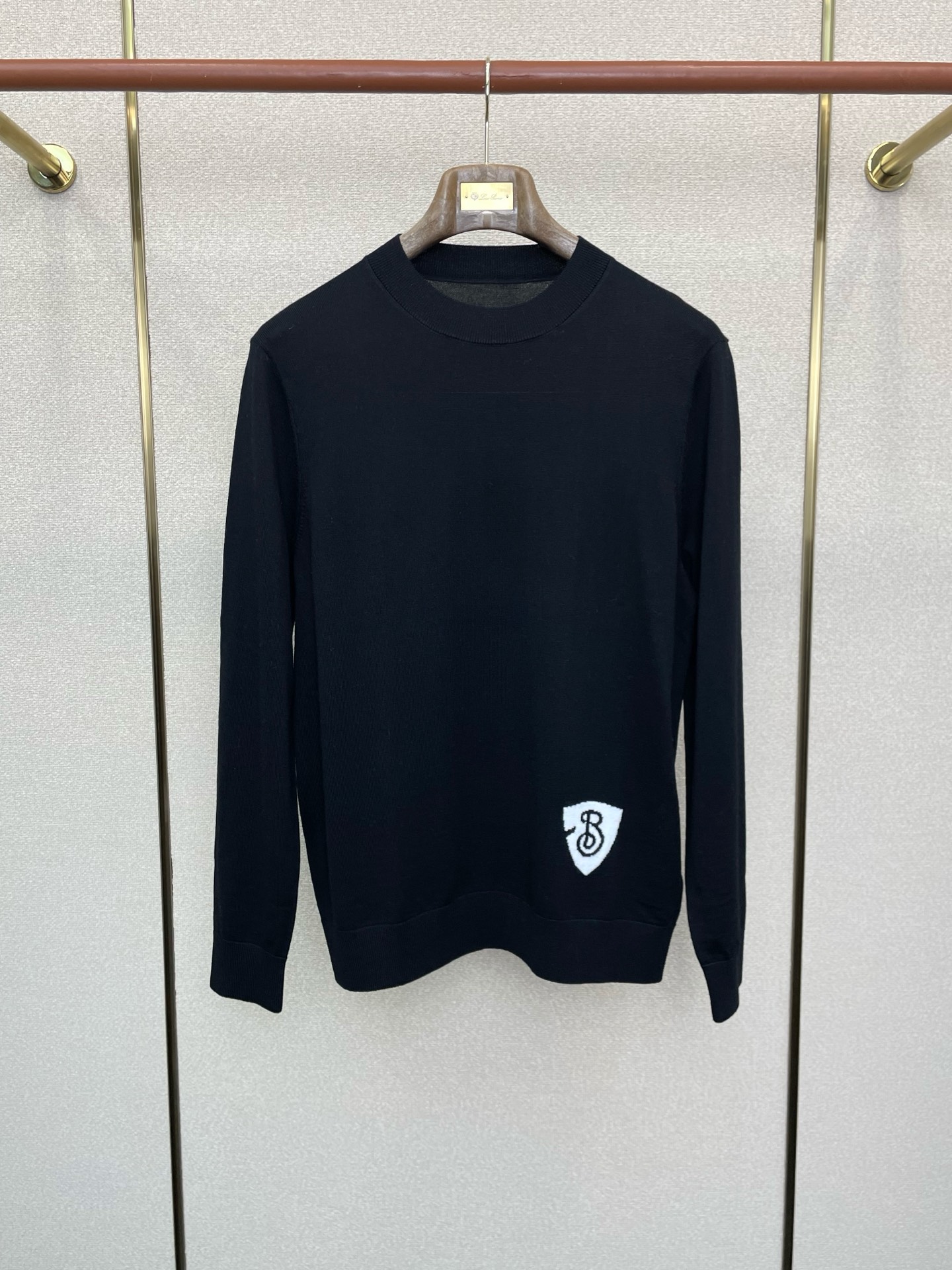 NO:598040,.Burberry exclusively provides new original men's casual sweaters. High-end customization. High-end version. Fashionable and versatile imported fabrics. Super soft and delicate feel. Skin-friendly and comfortable to wear. High-end boutique. The upper body is exquisitely made by the factory. A must-have item for men. Complete with three standards. Size M-3XL,,burberry,burberry,sweaters,alexander wang19860909.Burberry巴宝莉独家专供新款原单男士休闲毛衣 高端定制 高端版本 时尚百搭爆款进口面料 手感超柔软细腻 穿着亲肤舒适 高端精品 代工厂精细做上身非常赞 男士必备单品 三标齐全 码数M-3XL,,burberry,burberry,sweaters,alexander wang,Men's clothing