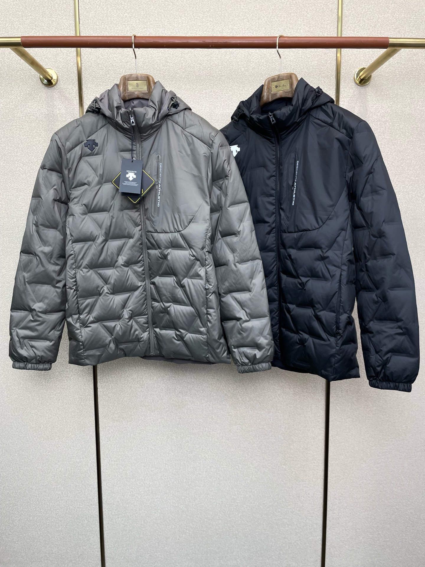 。羽绒服-DESCENTE迪桑特💥砸锅卖铁都要上的新款！秋冬新款经典连帽羽绒服，双面穿羽绒服 贸易公司渠