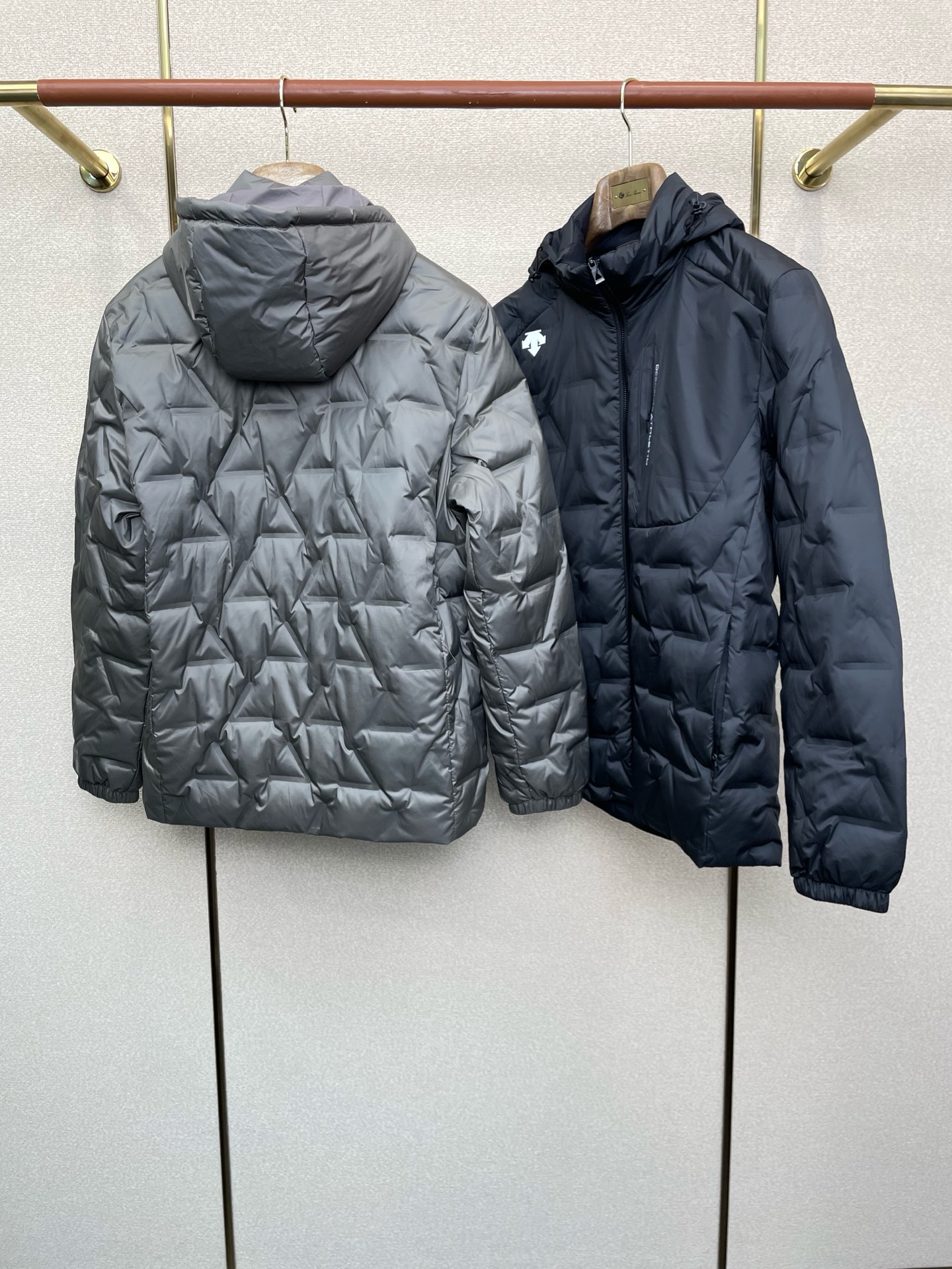 。羽绒服-DESCENTE迪桑特💥砸锅卖铁都要上的新款！秋冬新款经典连帽羽绒服，双面穿羽绒服 贸易公司渠