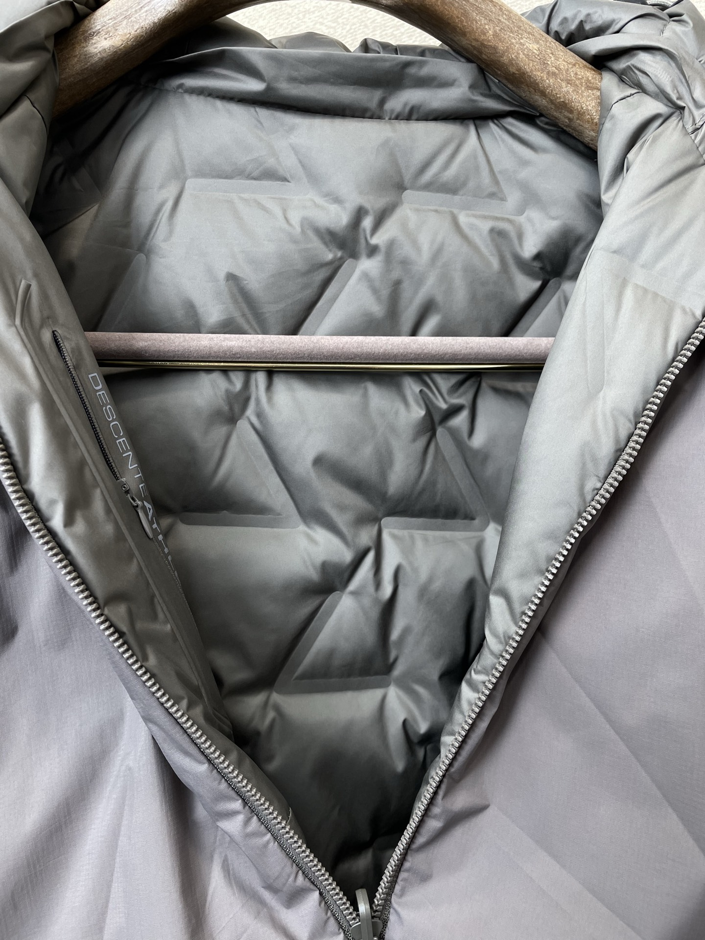 。羽绒服-DESCENTE迪桑特💥砸锅卖铁都要上的新款！秋冬新款经典连帽羽绒服，双面穿羽绒服 贸易公司渠