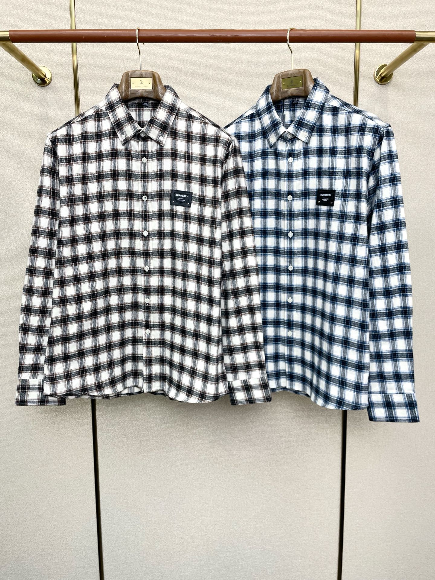 NO:598044,.Burberry exclusively provides new original men's casual shirts, plaid shirts and jackets, high-end customization, high versions, fashionable and versatile imported fabrics, super soft and delicate to the touch, skin-friendly and comfortable to wear, high-end boutique, exquisite upper body made by the factory, very good, men's essential items, complete with three standards, size M-4XL,, burberry, burberry, jackets & coats, shirts, alexander wang19860909.Burberry巴宝莉独家专供新款原单男士休闲衬衫 格子衬衫外套 高端定制 高版本 时尚百搭爆款进口面料 手感超柔软细腻 穿着亲肤舒适 高端精品 代工厂精细做上身非常赞 男士必备单品 三标齐全 码数M-4XL,,burberry,burberry,jackets & coats,shirts,alexander wang,Men's clothing