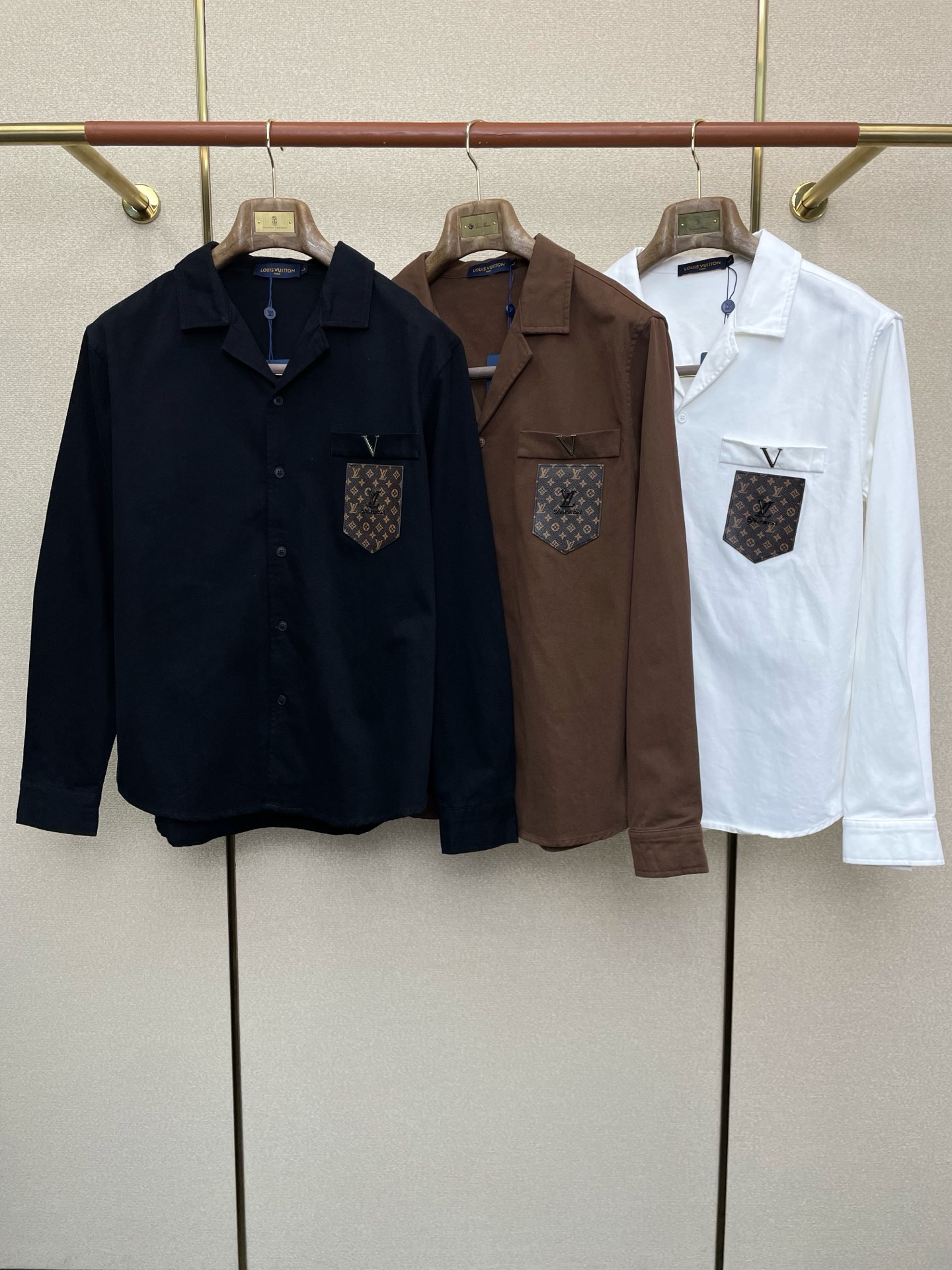 NO:598064,.Louis Vuitton Louis Vuitton exclusively provides new original men's casual jackets, denim soft cloth jackets, high-end customization, high versions, fashionable and versatile imported fabrics, super soft and delicate to the touch, comfortable to wear, high-end boutique, exquisite upper body made by the factory, very good, men's must-have items, three complete standards, size M-4XL,,louis vuitton,louis vuitton,jackets & coats,alexander wang19860909.Louis Vuitton路易威登独家专供新款原单男士休闲外套 牛仔软布外套 高端定制 高版本 时尚百搭爆款进口面料 手感超柔软细腻 穿着亲肤舒适 高端精品 代工厂精细做上身非常赞 男士必备单品 三标齐全 码数M-4XL,,louis vuitton,louis vuitton,jackets & coats,alexander wang,Men's clothing