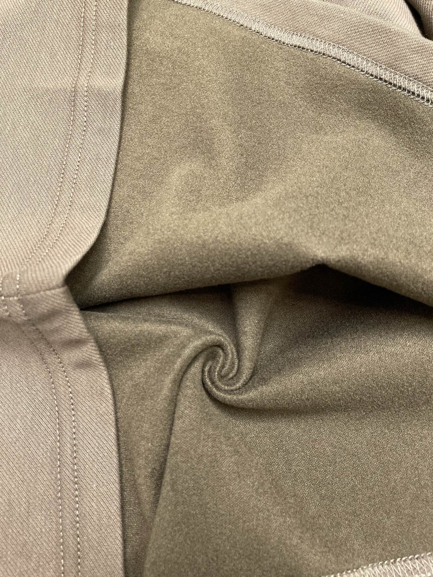 。lP🆕-Loro Piana诺悠翩雅💥砸锅卖铁都要上的新款！新款原单男士休闲长袖 高端定制 高版本 时