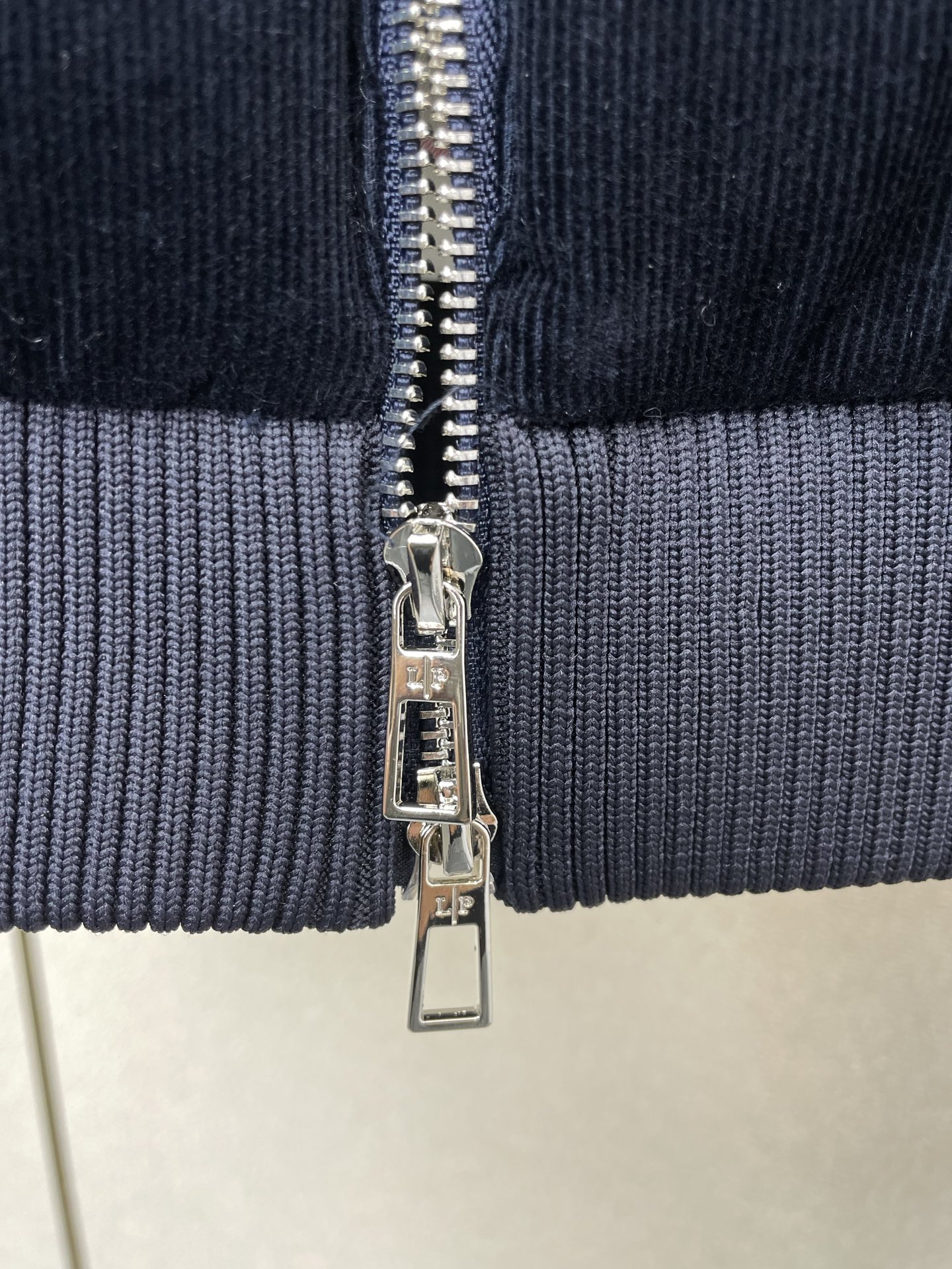 。羽绒服-lP🆕-Loro Piana诺悠翩雅💥砸锅卖铁都要上的新款！秋冬新款羽绒服 摇粒绒针织羽绒服 