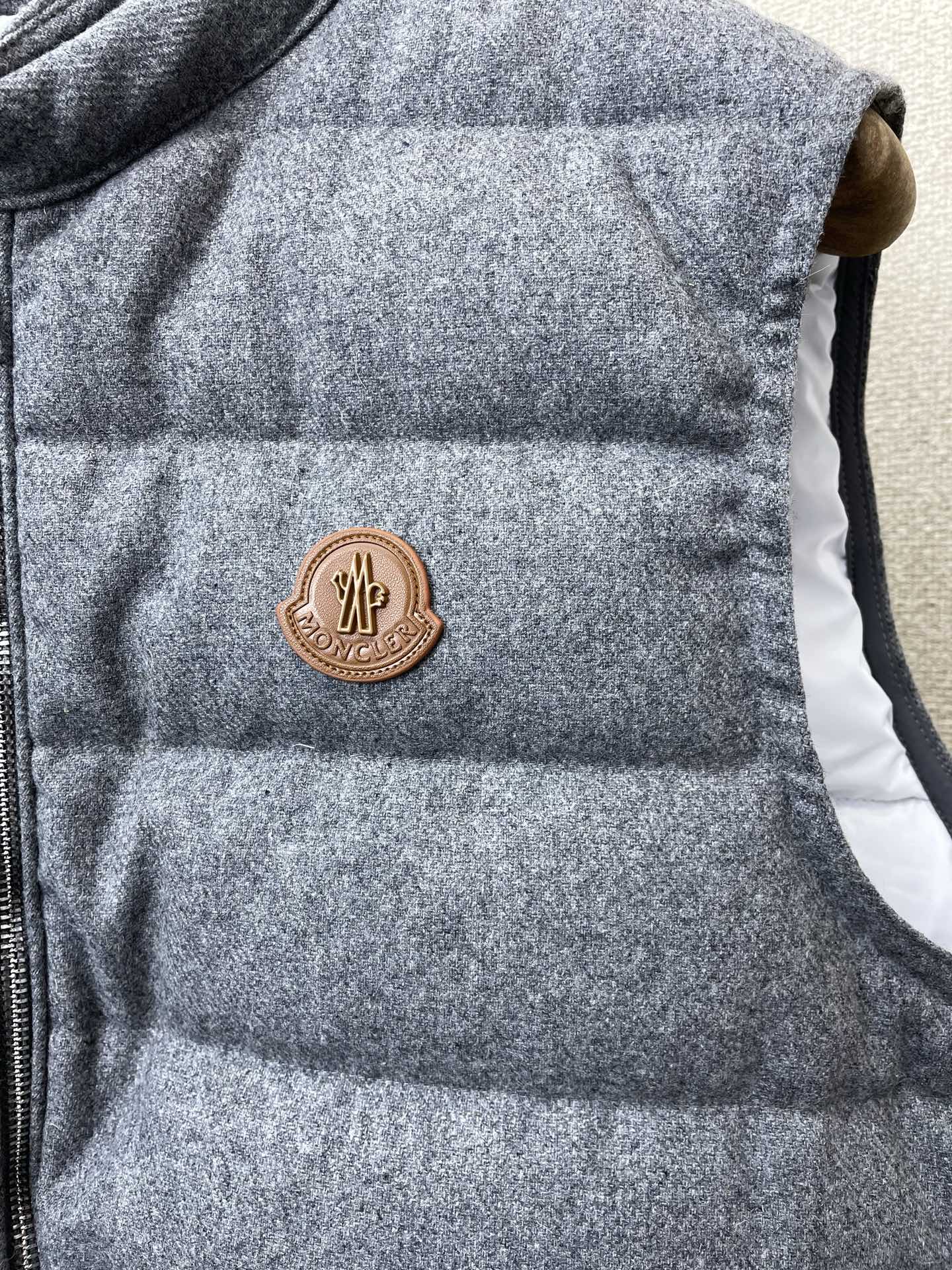 。羽绒服-Moncler蒙口💥砸锅卖铁都要上的新款！秋冬新款羽绒马甲 贸易公司渠道稀出❕降温天气必备的保