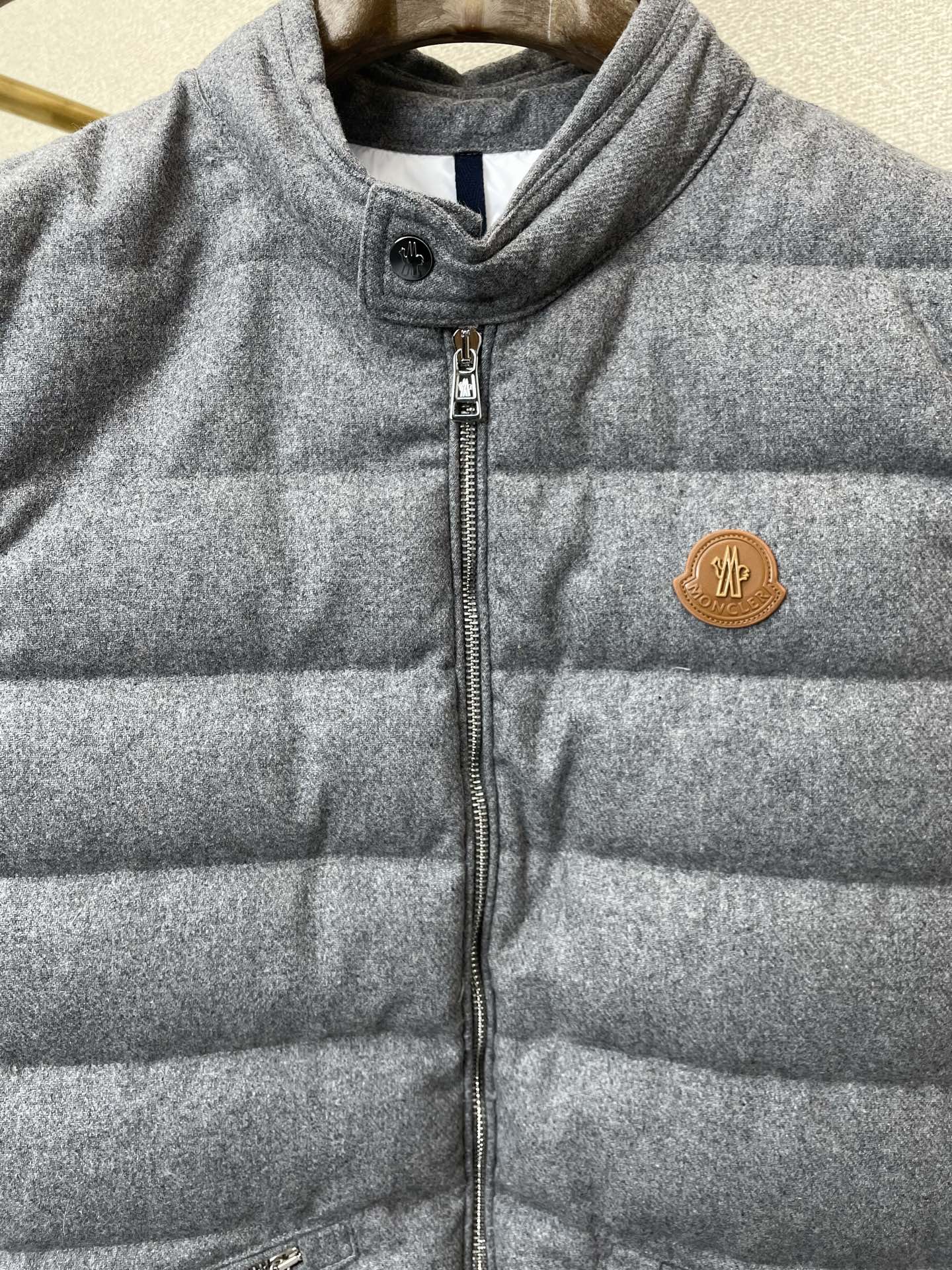 。羽绒服-Moncler蒙口💥砸锅卖铁都要上的新款！秋冬新款羽绒马甲 贸易公司渠道稀出❕降温天气必备的保