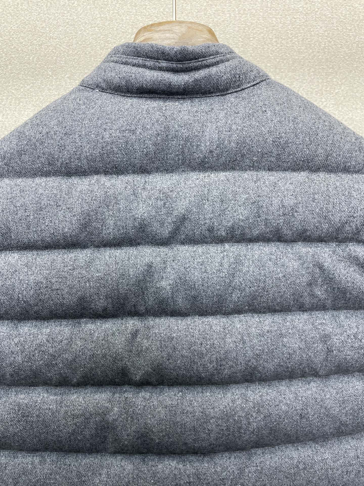 。羽绒服-Moncler蒙口💥砸锅卖铁都要上的新款！秋冬新款羽绒马甲 贸易公司渠道稀出❕降温天气必备的保