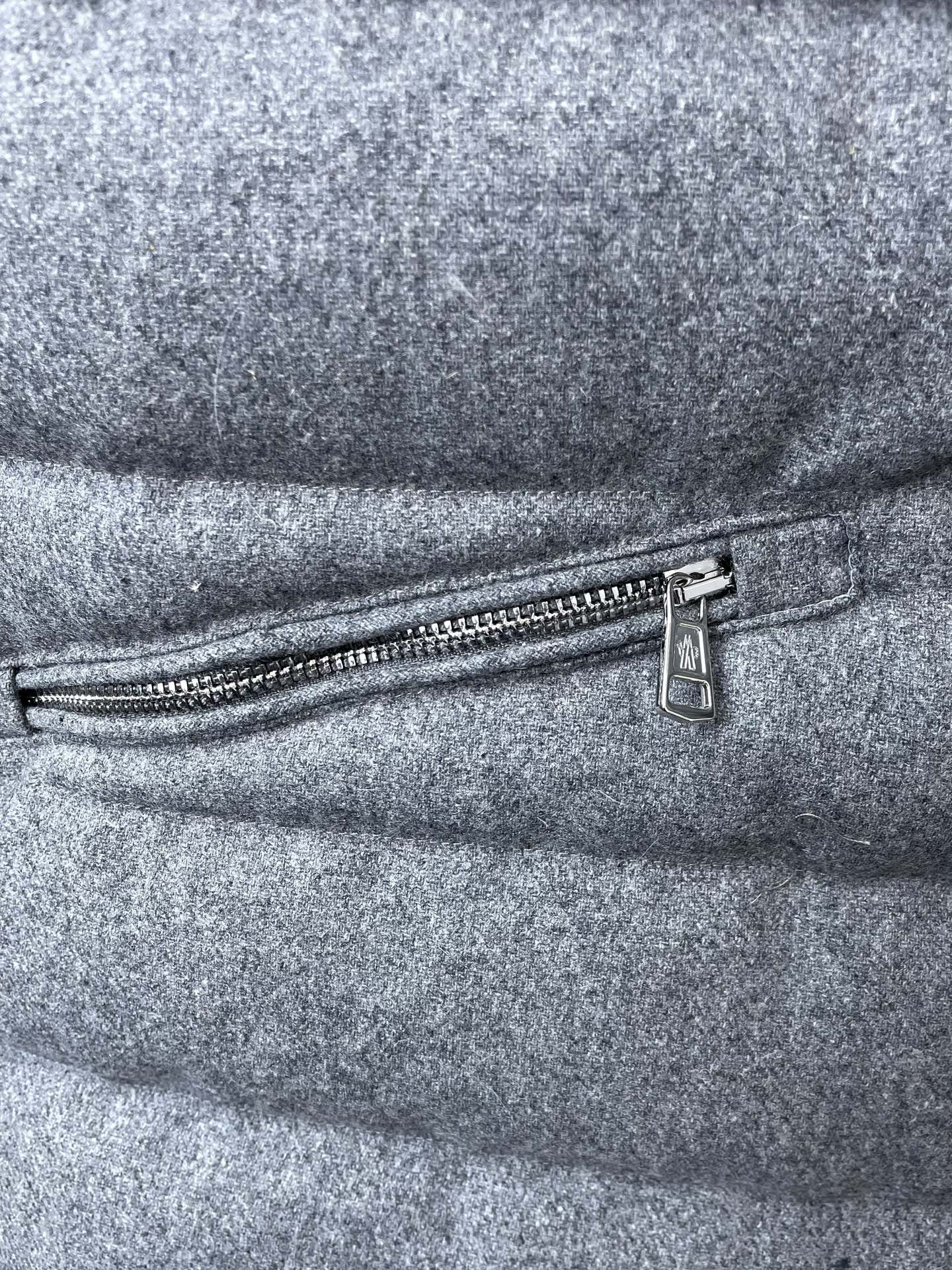 。羽绒服-Moncler蒙口💥砸锅卖铁都要上的新款！秋冬新款羽绒马甲 贸易公司渠道稀出❕降温天气必备的保