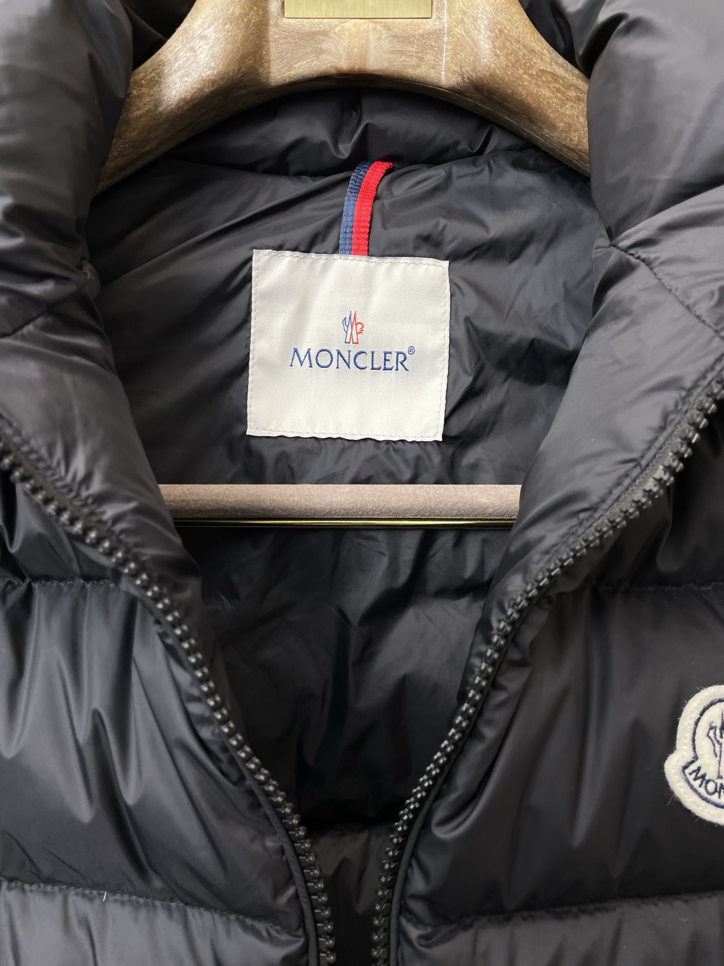 。羽绒服-Moncler蒙口💥砸锅卖铁都要上的新款！秋冬新款羽绒马甲 贸易公司渠道稀出❕降温天气必备的保