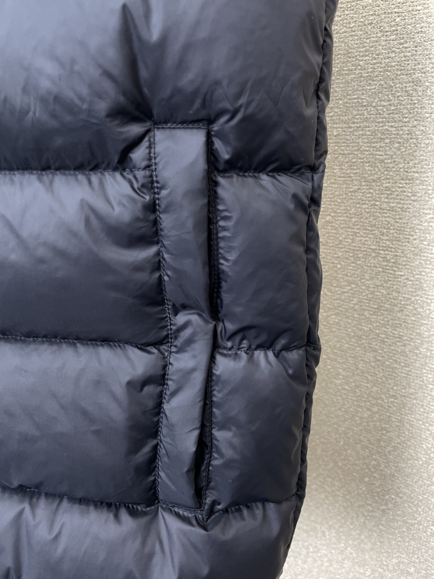 。羽绒服-Moncler蒙口💥砸锅卖铁都要上的新款！秋冬新款羽绒马甲 贸易公司渠道稀出❕降温天气必备的保