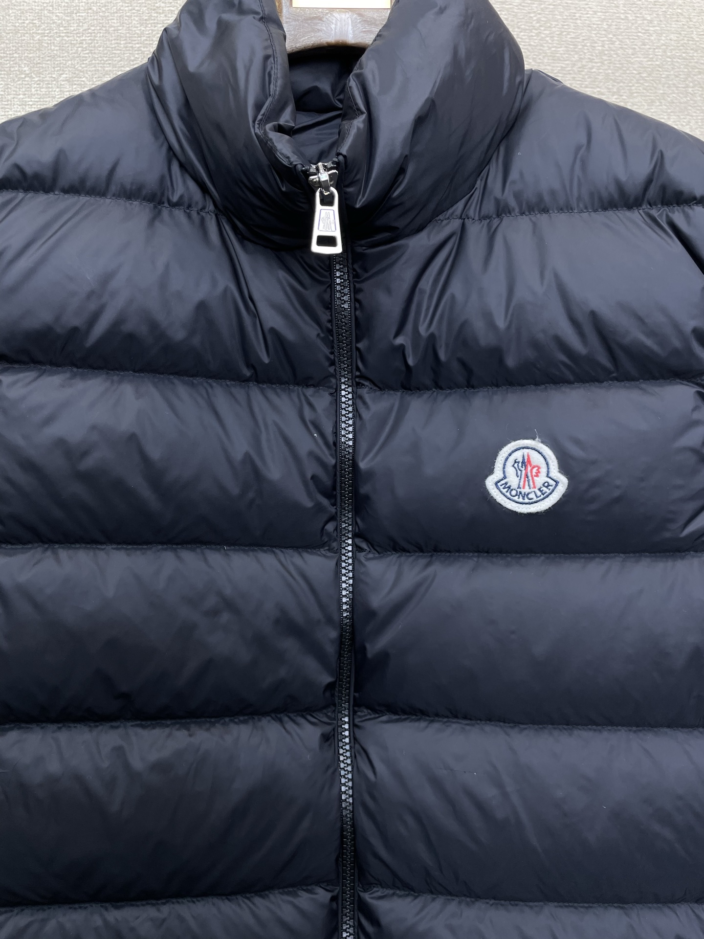 。羽绒服-Moncler蒙口💥砸锅卖铁都要上的新款！秋冬新款羽绒马甲 贸易公司渠道稀出❕降温天气必备的保