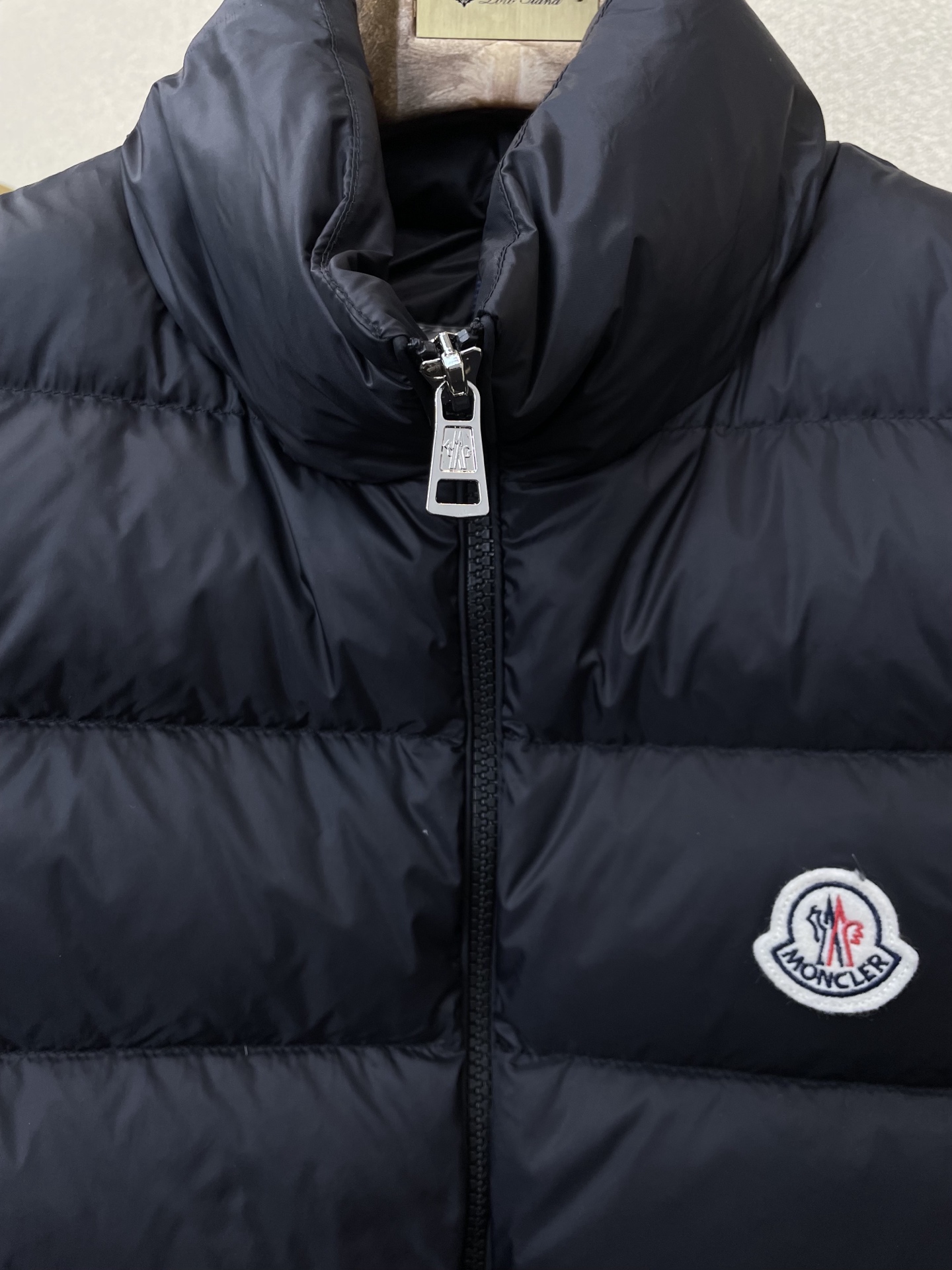 。羽绒服-Moncler蒙口💥砸锅卖铁都要上的新款！秋冬新款羽绒马甲 贸易公司渠道稀出❕降温天气必备的保