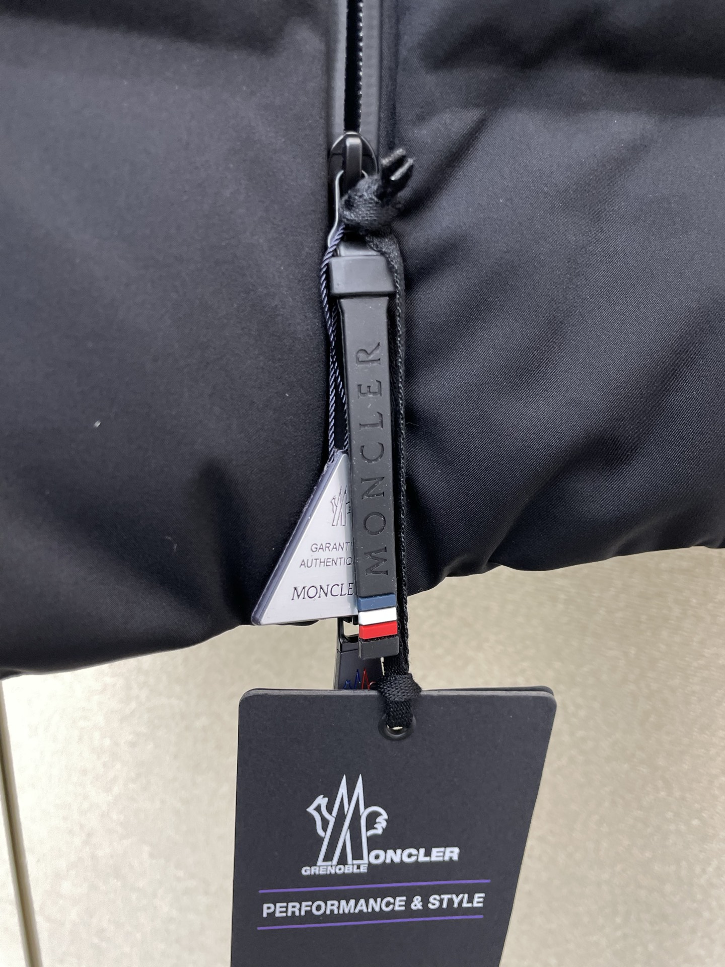 。羽绒服-Moncler蒙口💥砸锅卖铁都要上的新款！秋冬新款羽绒马甲 贸易公司渠道稀出❕降温天气必备的保