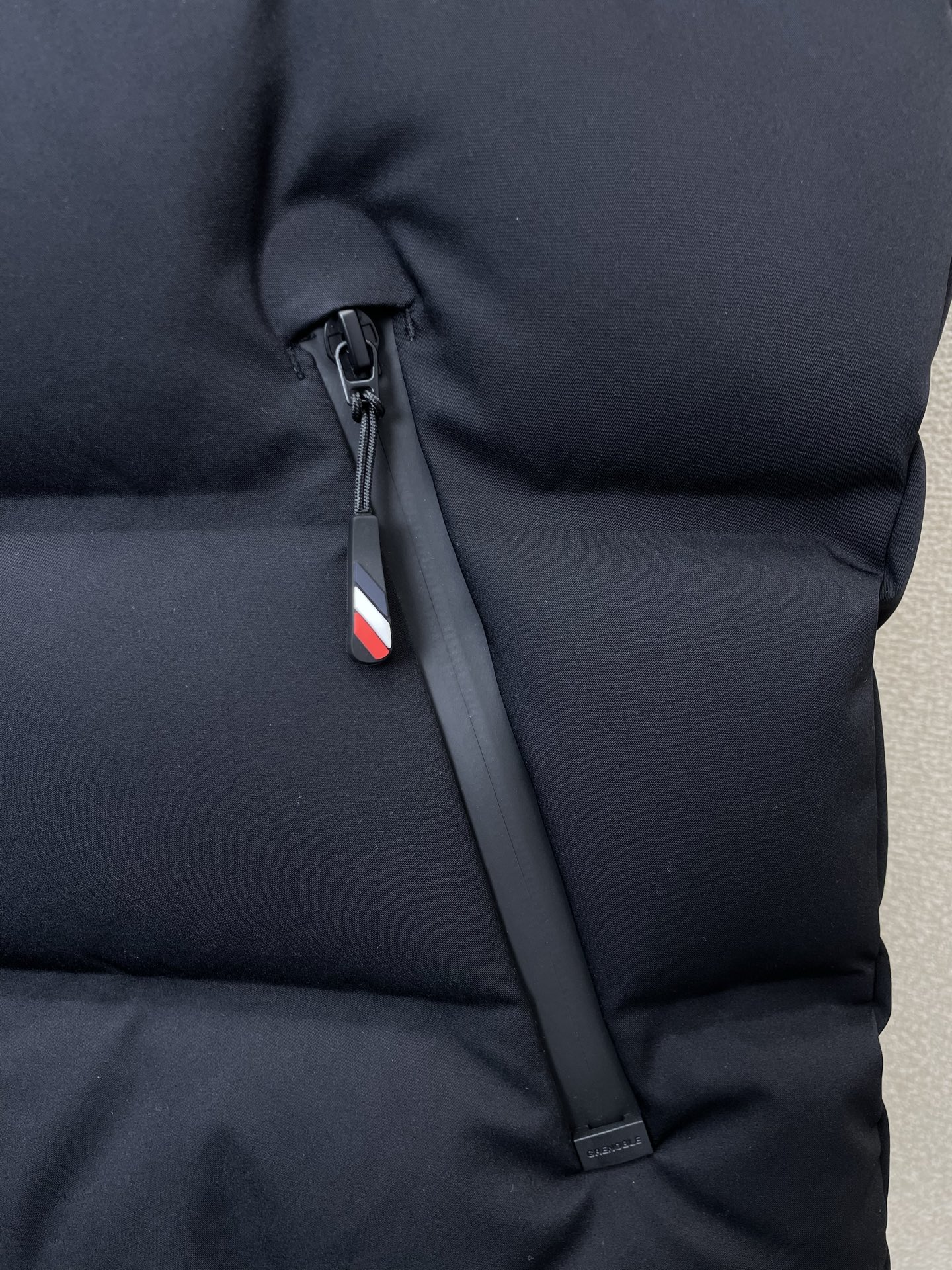 。羽绒服-Moncler蒙口💥砸锅卖铁都要上的新款！秋冬新款羽绒马甲 贸易公司渠道稀出❕降温天气必备的保