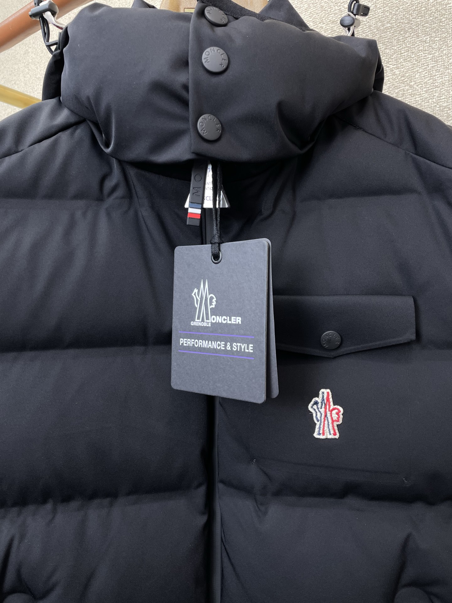 。羽绒服-Moncler蒙口💥砸锅卖铁都要上的新款！秋冬新款羽绒马甲 贸易公司渠道稀出❕降温天气必备的保