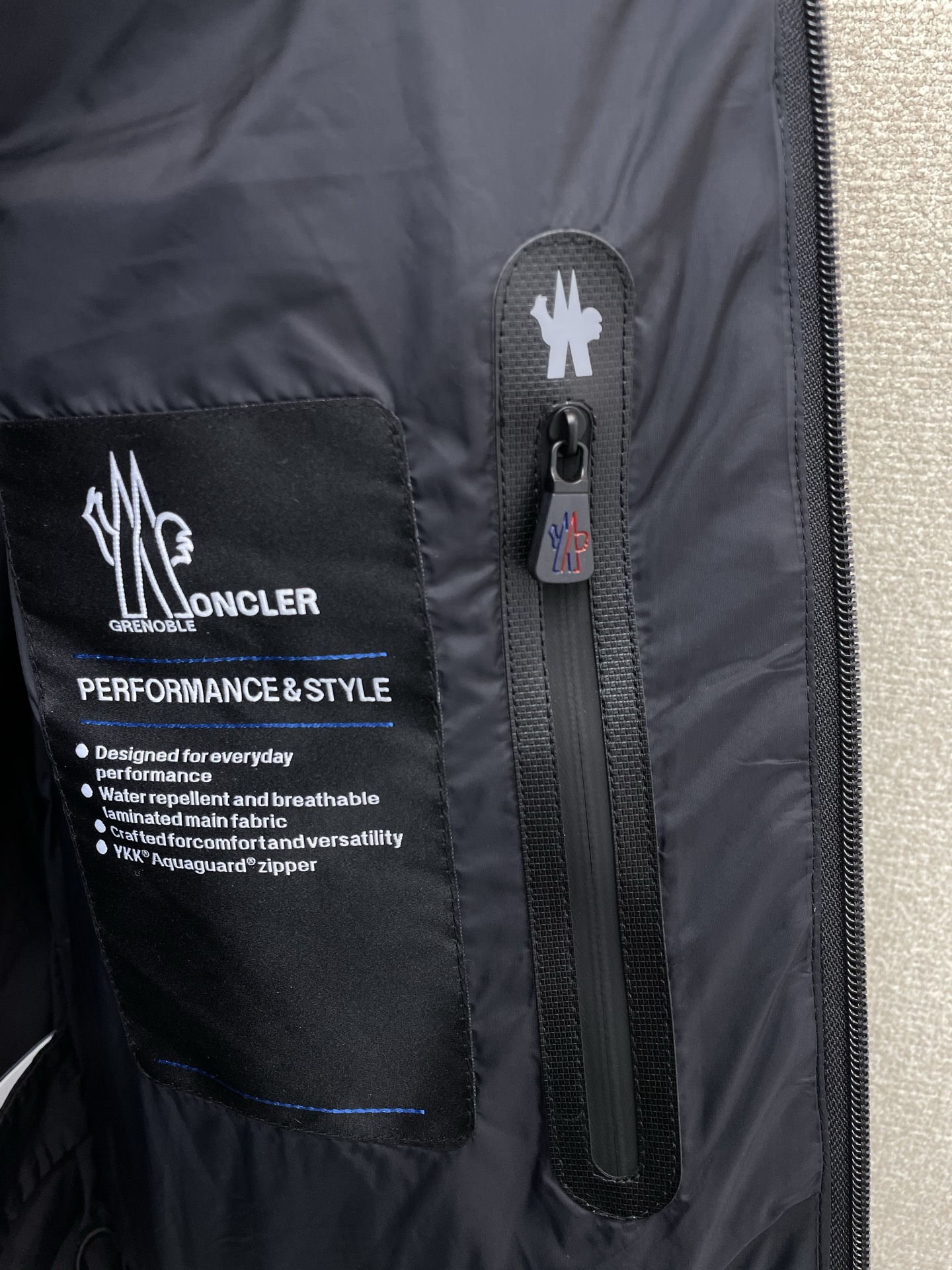 。羽绒服-Moncler蒙口💥砸锅卖铁都要上的新款！秋冬新款羽绒马甲 贸易公司渠道稀出❕降温天气必备的保