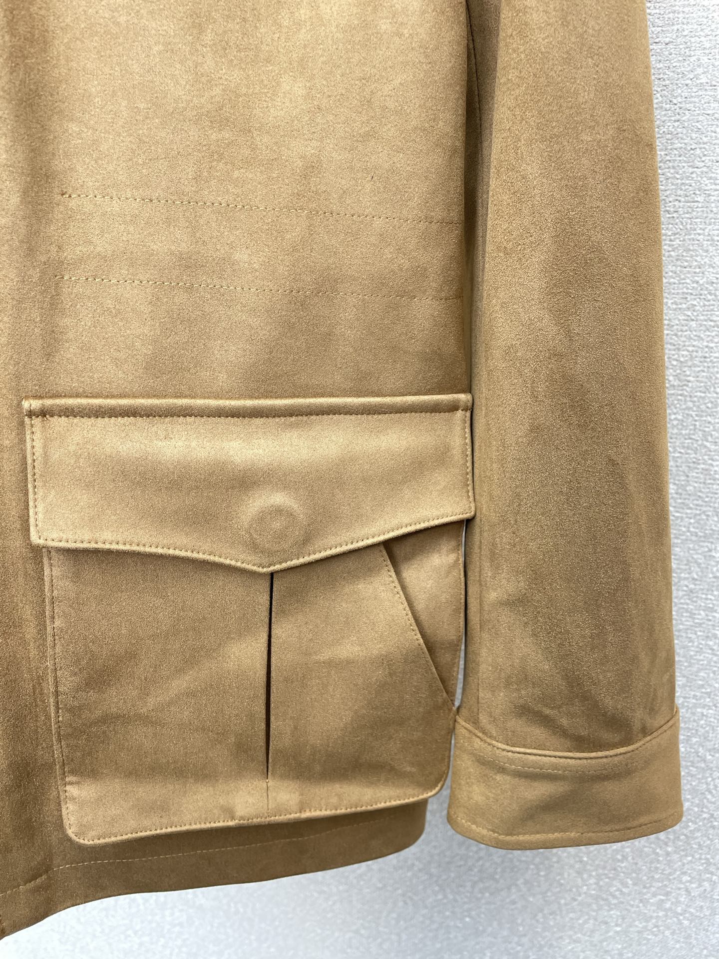 。lP🆕-Loro Piana诺悠翩雅💥砸锅卖铁都要上的新款！秋冬新款夹克 麂皮翻领夹克 贸易公司渠道稀