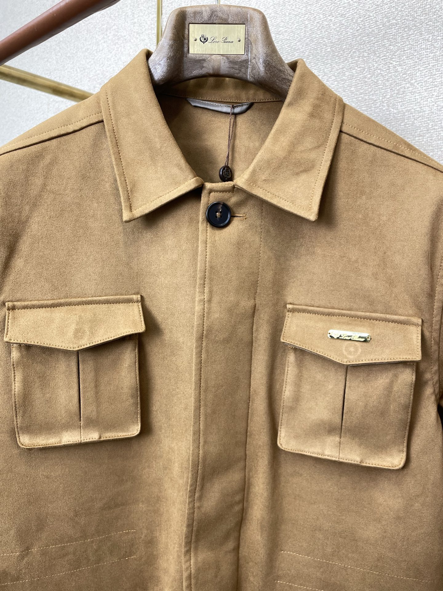 。lP🆕-Loro Piana诺悠翩雅💥砸锅卖铁都要上的新款！秋冬新款夹克 麂皮翻领夹克 贸易公司渠道稀