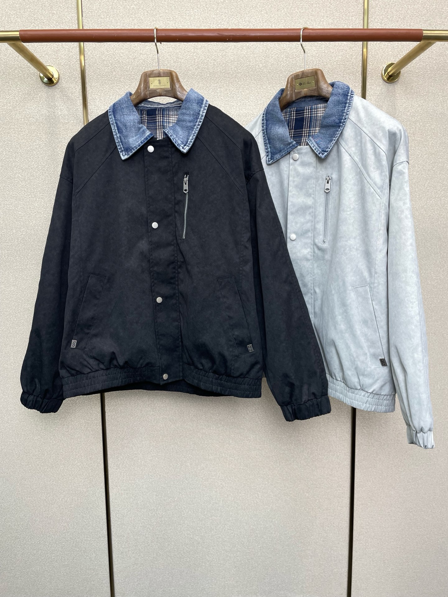 NO:598048,.ALO yoga exclusively supplies new autumn and winter jackets. The trading company channel rarely sells essential warm items for cooling weather, which can be worn for daily or outdoor sports. It is wear-resistant, scratch-resistant and easy to care for. It is paired with large square quilting technology to create a fluffy and full overall effect. It also has a strong thermal insulation and temperature locking effect, so that you are not afraid of the cold outdoor weather in autumn and winter! Sizes M-4XL,, jackets & coats, alexander wang19860909.ALO yoga独家专供秋冬新款夹克 贸易公司渠道稀出降温天气必备的保暖单品,不论是日常还是户外运动都能穿.耐磨防刮易打理,在搭配大方格绗缝工艺,打造蓬松饱满的整体效果,兼顾强悍的保暖锁温效果,让你无惧秋冬季寒冷的户外天气! 尺码M-4XL,,jackets & coats,alexander wang,Men's clothing