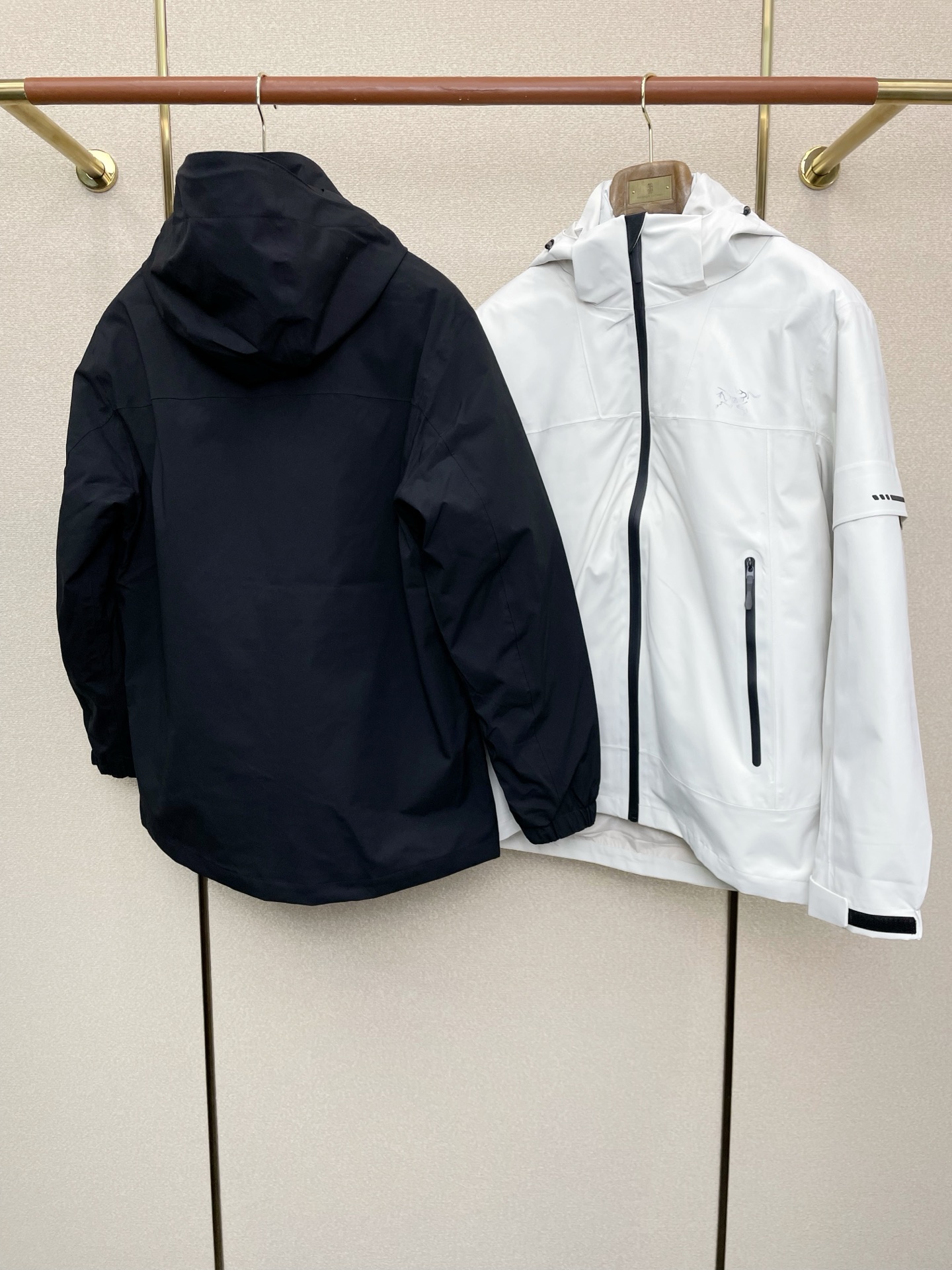 。羽绒服- Arc’teryx始祖鸟💥砸锅卖铁都要上的新款！秋冬新款连帽羽绒服。三合一羽绒冲锋衣夹克 贸