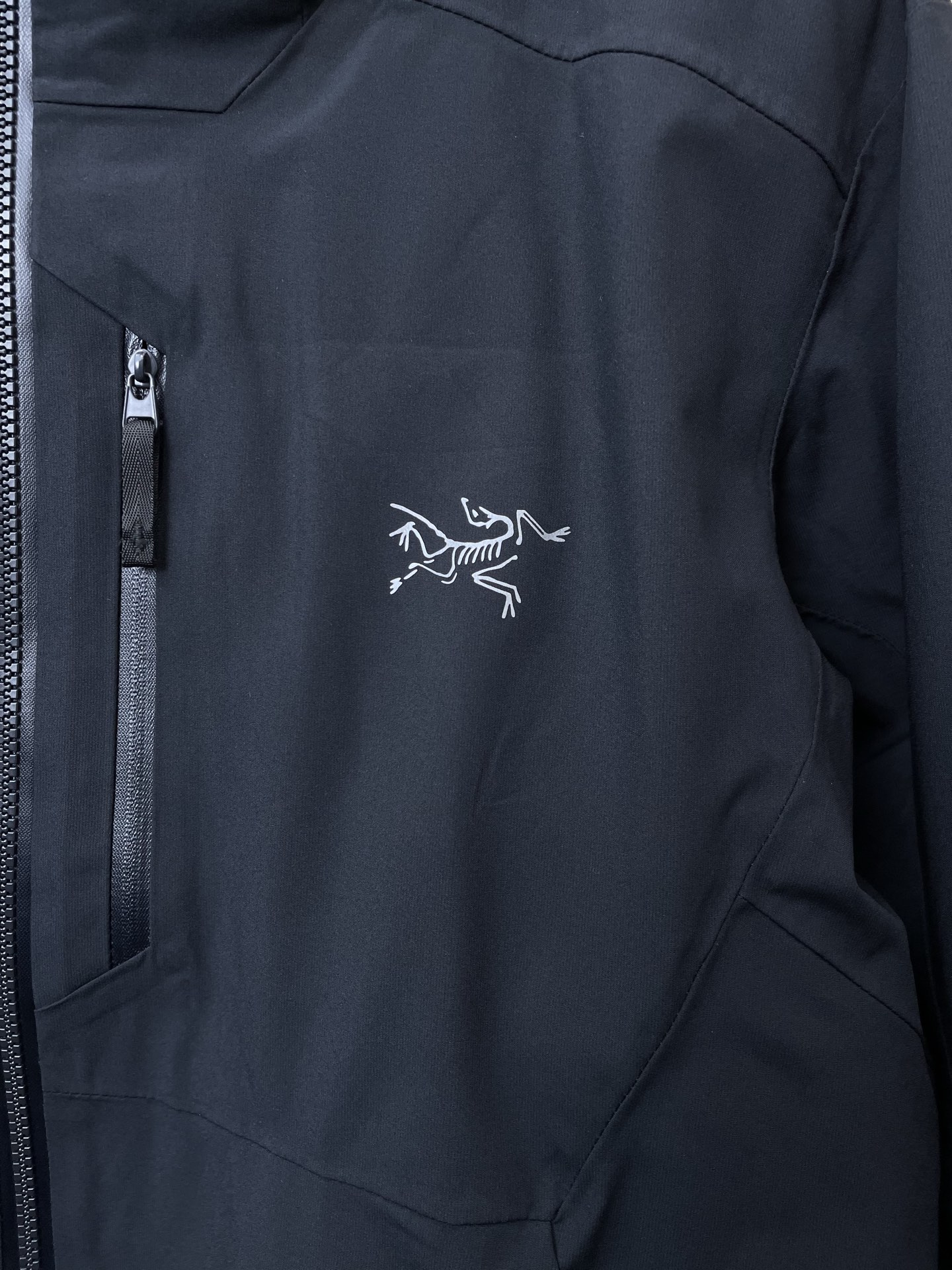 。羽绒服- Arc’teryx始祖鸟💥砸锅卖铁都要上的新款！秋冬新款连帽羽绒服。帽子可拆卸设计 贸易公司