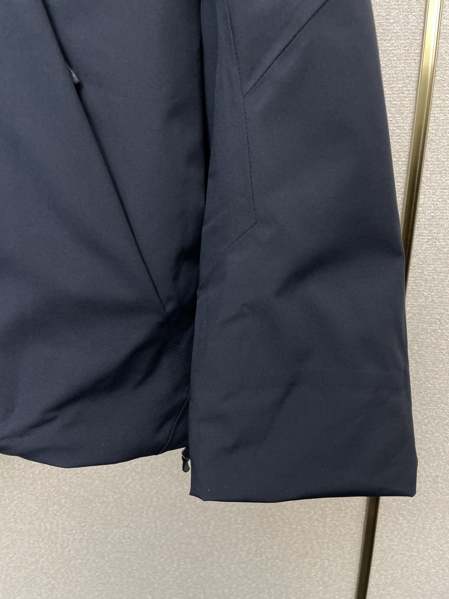 。羽绒服- Arc’teryx始祖鸟💥砸锅卖铁都要上的新款！秋冬新款连帽羽绒服。帽子可拆卸设计 贸易公司